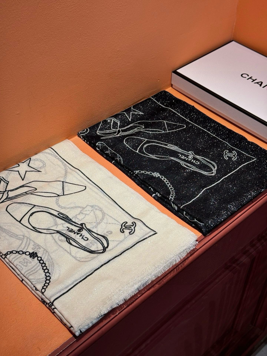 新款💖💖💃🏻💃🏻小香【会发光发亮的小香鞋包羊绒长巾】‼️抢‼️VIP推荐 ‼️👍下手一定要快【高端 大爱