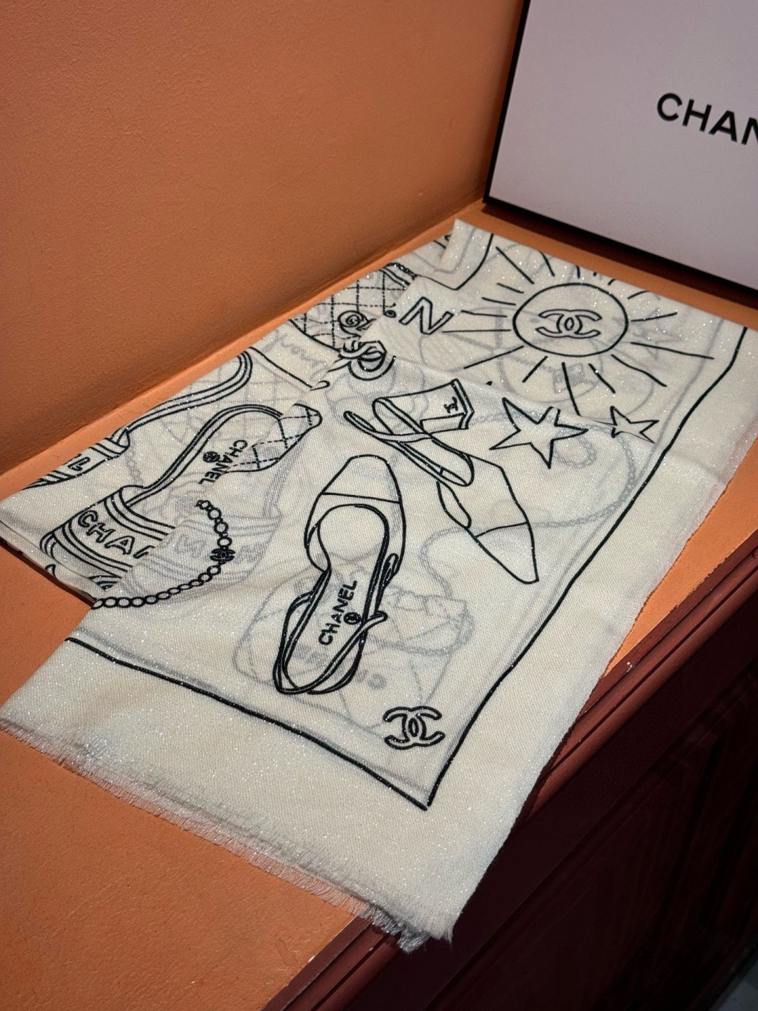 新款💖💖💃🏻💃🏻小香【会发光发亮的小香鞋包羊绒长巾】‼️抢‼️VIP推荐 ‼️👍下手一定要快【高端 大爱