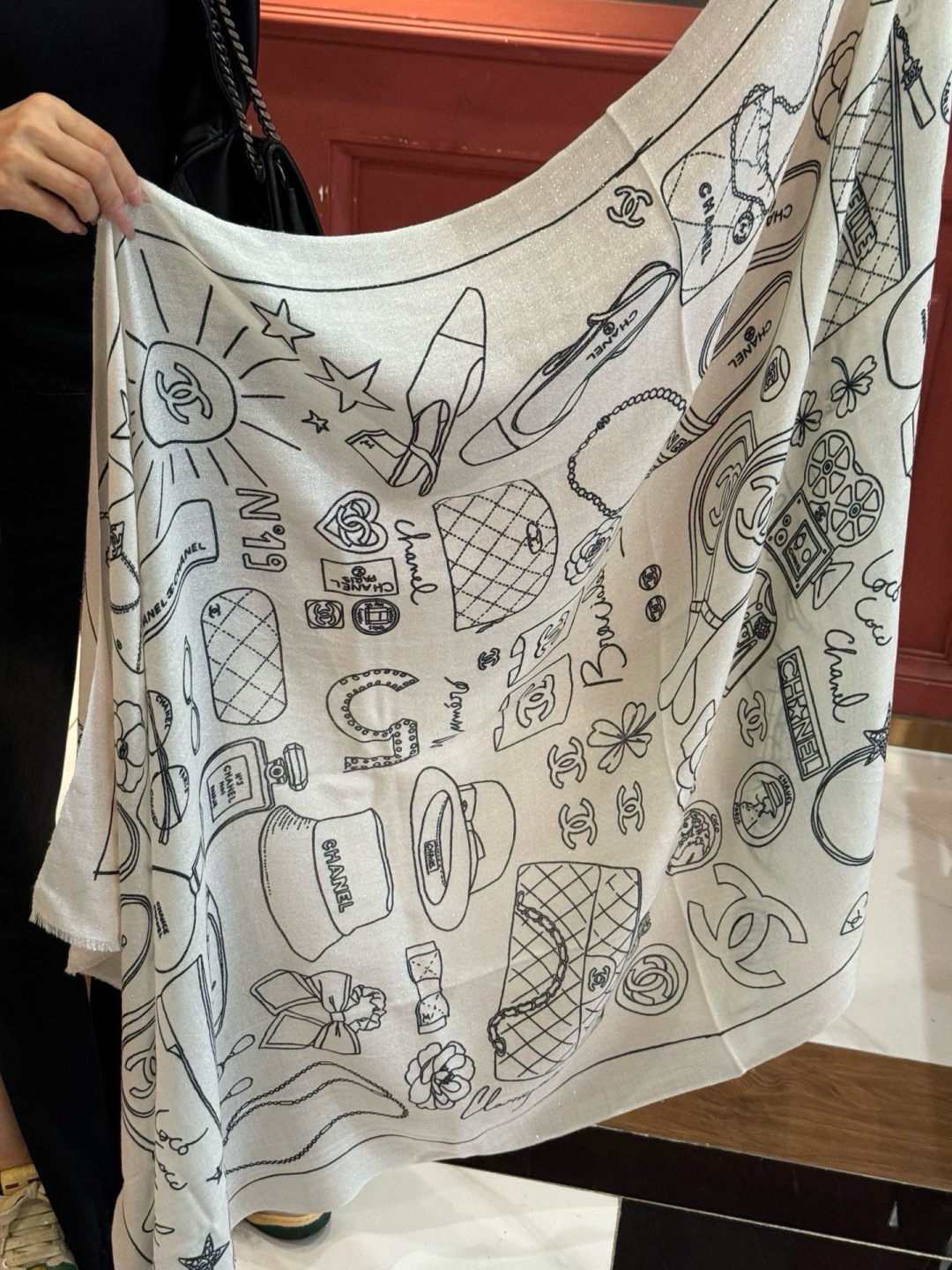 新款💖💖💃🏻💃🏻小香【会发光发亮的小香鞋包羊绒长巾】‼️抢‼️VIP推荐 ‼️👍下手一定要快【高端 大爱