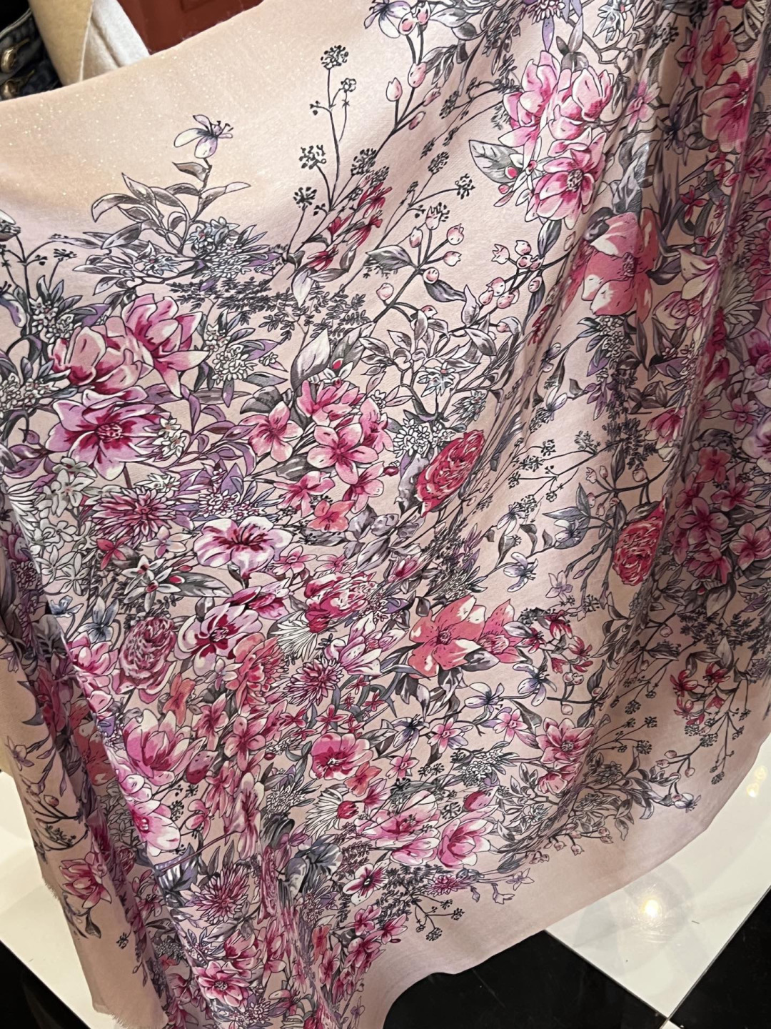 会发光发亮的围巾💃🏻💃🏻D家【D花香明媚】‼️抢‼️VIP推荐 ‼️👍下手一定要快【高端 大爱 ‼️纯羊