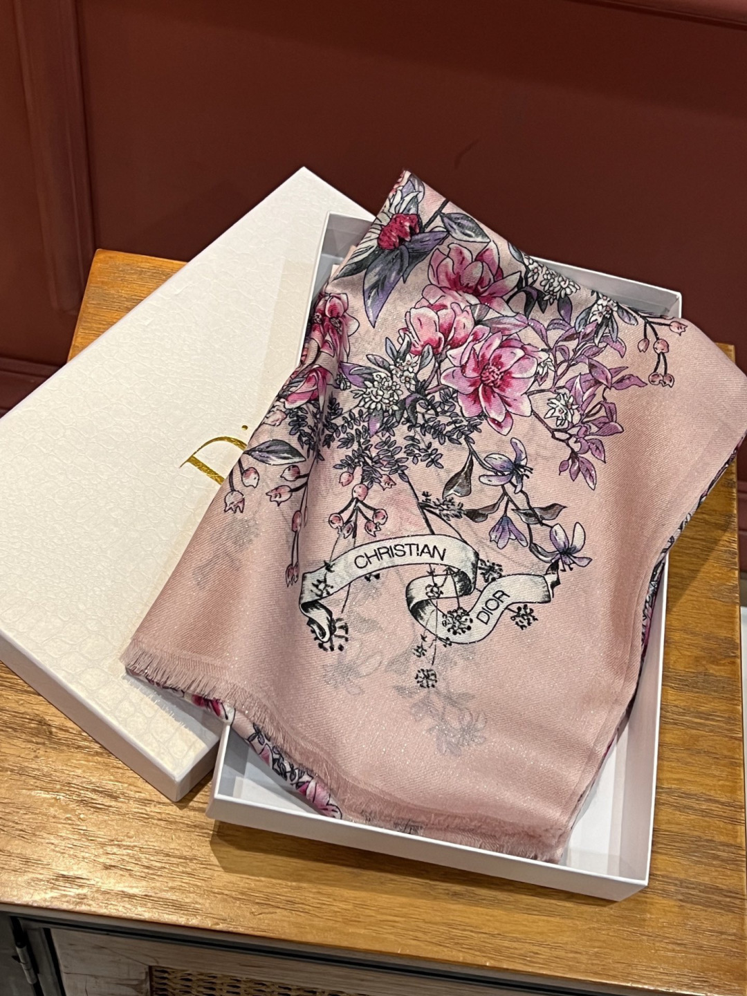 会发光发亮的围巾💃🏻💃🏻D家【D花香明媚】‼️抢‼️VIP推荐 ‼️👍下手一定要快【高端 大爱 ‼️纯羊