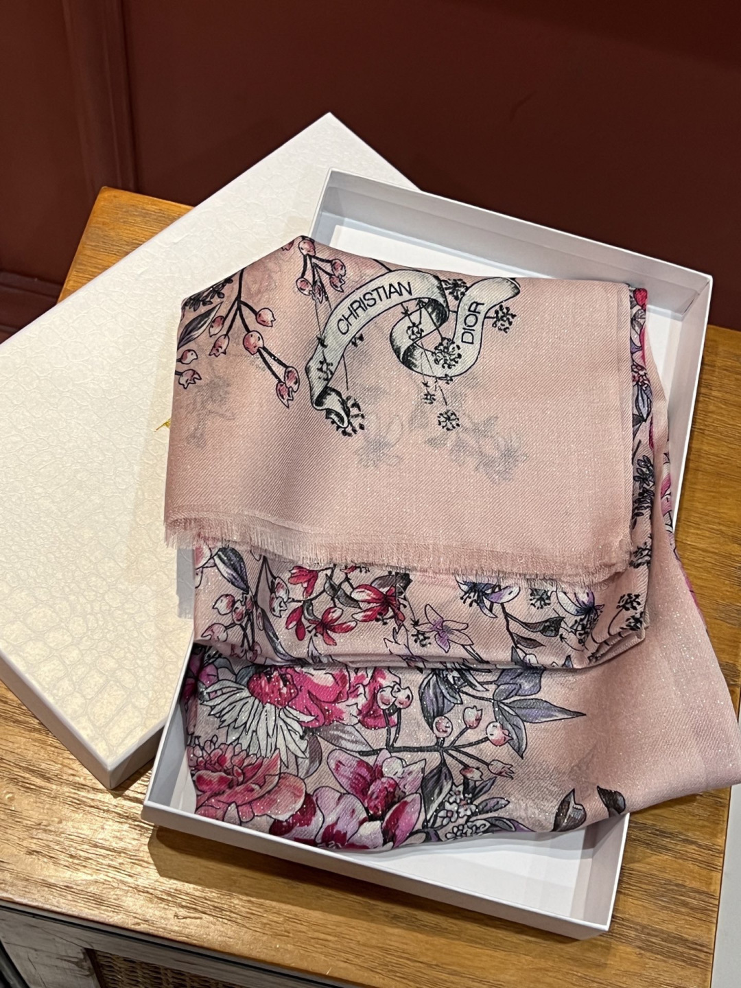 会发光发亮的围巾💃🏻💃🏻D家【D花香明媚】‼️抢‼️VIP推荐 ‼️👍下手一定要快【高端 大爱 ‼️纯羊