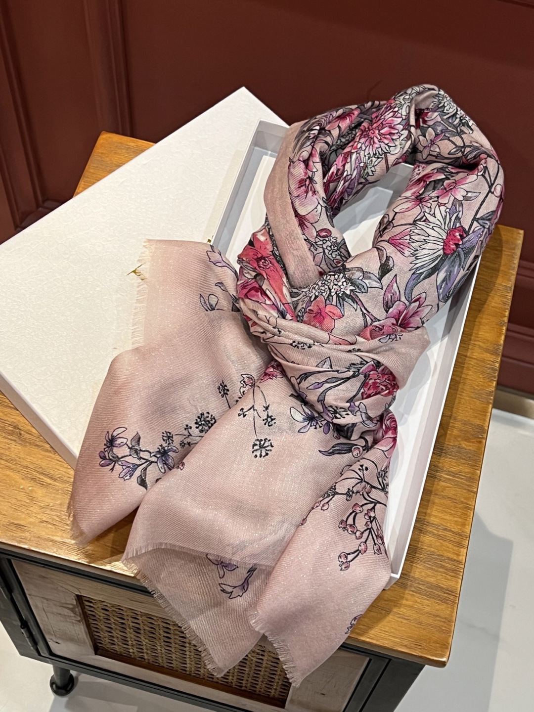 会发光发亮的围巾💃🏻💃🏻D家【D花香明媚】‼️抢‼️VIP推荐 ‼️👍下手一定要快【高端 大爱 ‼️纯羊