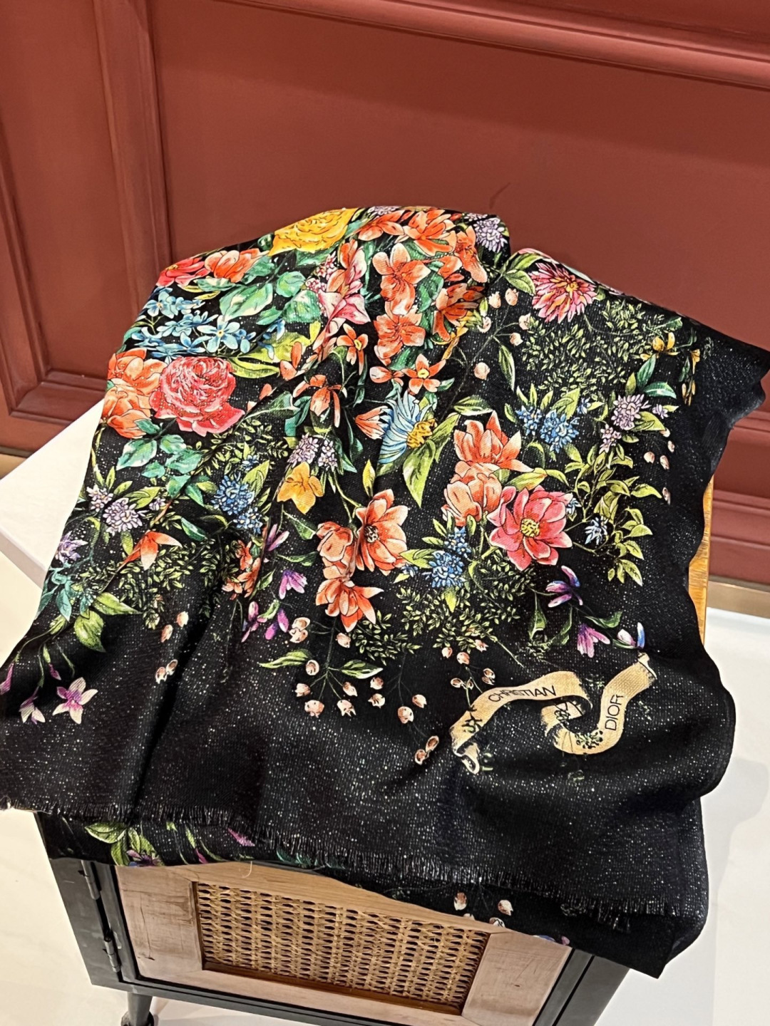 会发光发亮的围巾💃🏻💃🏻D家【D花香明媚】‼️抢‼️VIP推荐 ‼️👍下手一定要快【高端 大爱 ‼️纯羊