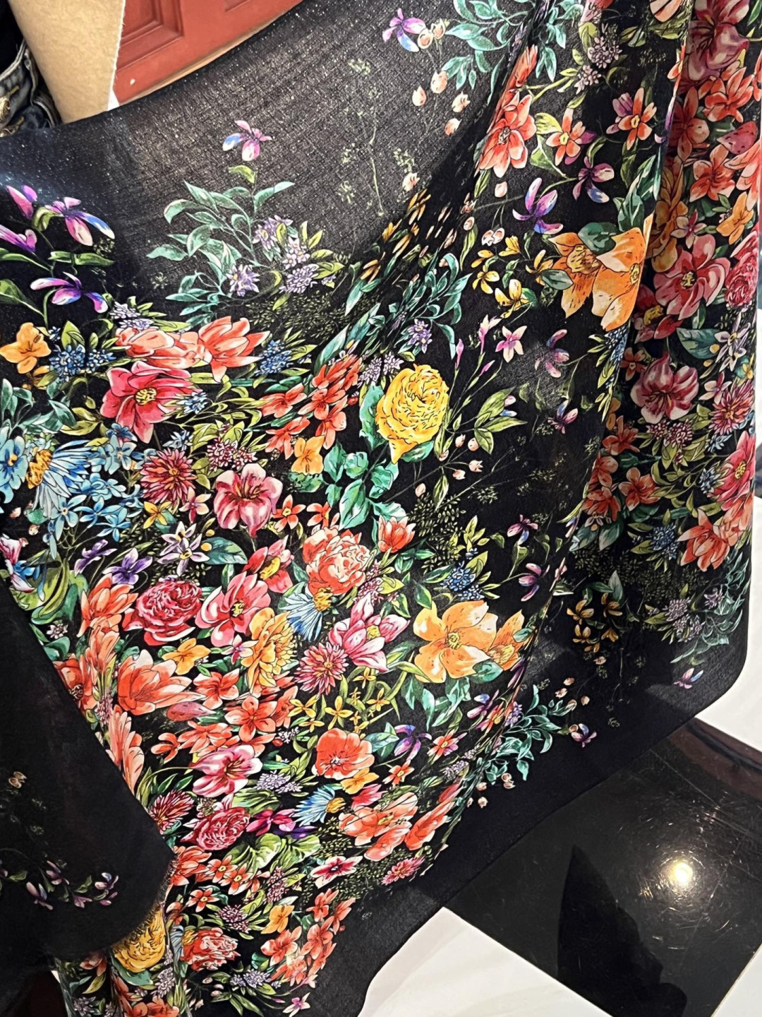 会发光发亮的围巾💃🏻💃🏻D家【D花香明媚】‼️抢‼️VIP推荐 ‼️👍下手一定要快【高端 大爱 ‼️纯羊