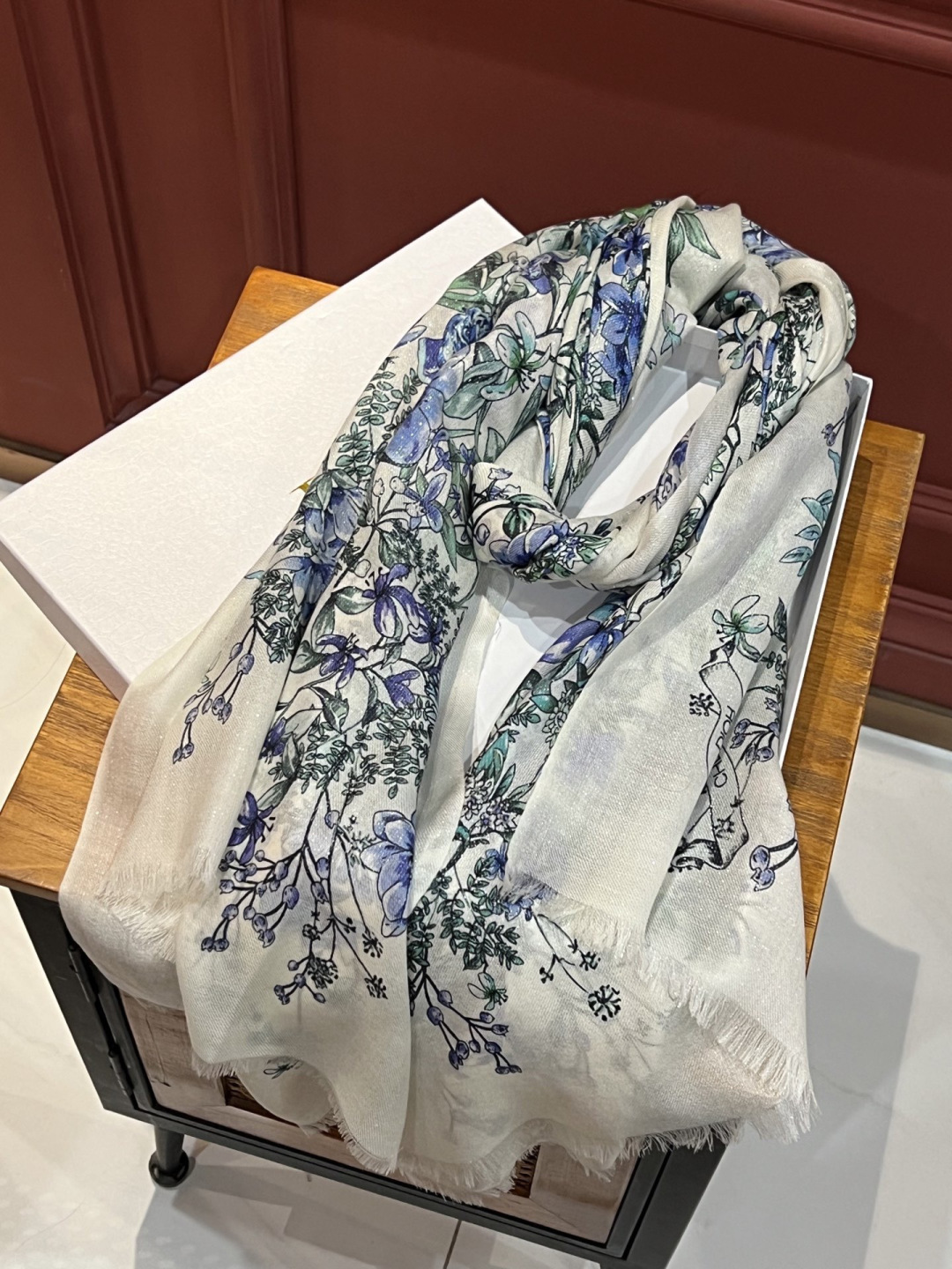 会发光发亮的围巾💃🏻💃🏻D家【D花香明媚】‼️抢‼️VIP推荐 ‼️👍下手一定要快【高端 大爱 ‼️纯羊