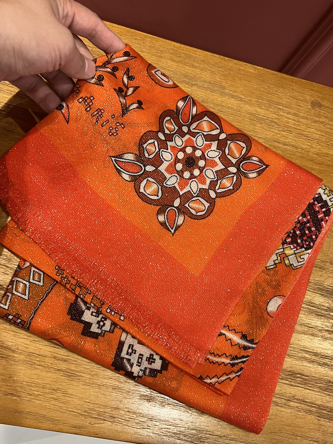 会发光发亮的围巾 爱马仕 专柜同步 买了都说好看羊绒印花‼️推荐💕顶级工艺超值‼️爱马仕专柜爆款🎁🎁羊绒