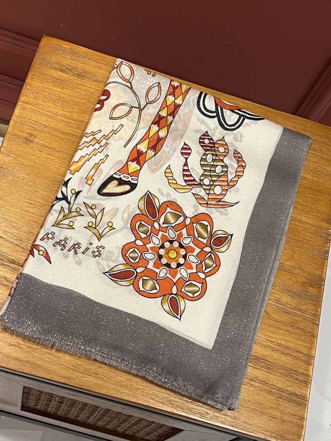 会发光发亮的围巾 爱马仕 专柜同步 买了都说好看羊绒印花‼️推荐💕顶级工艺超值‼️爱马仕专柜爆款🎁🎁羊绒