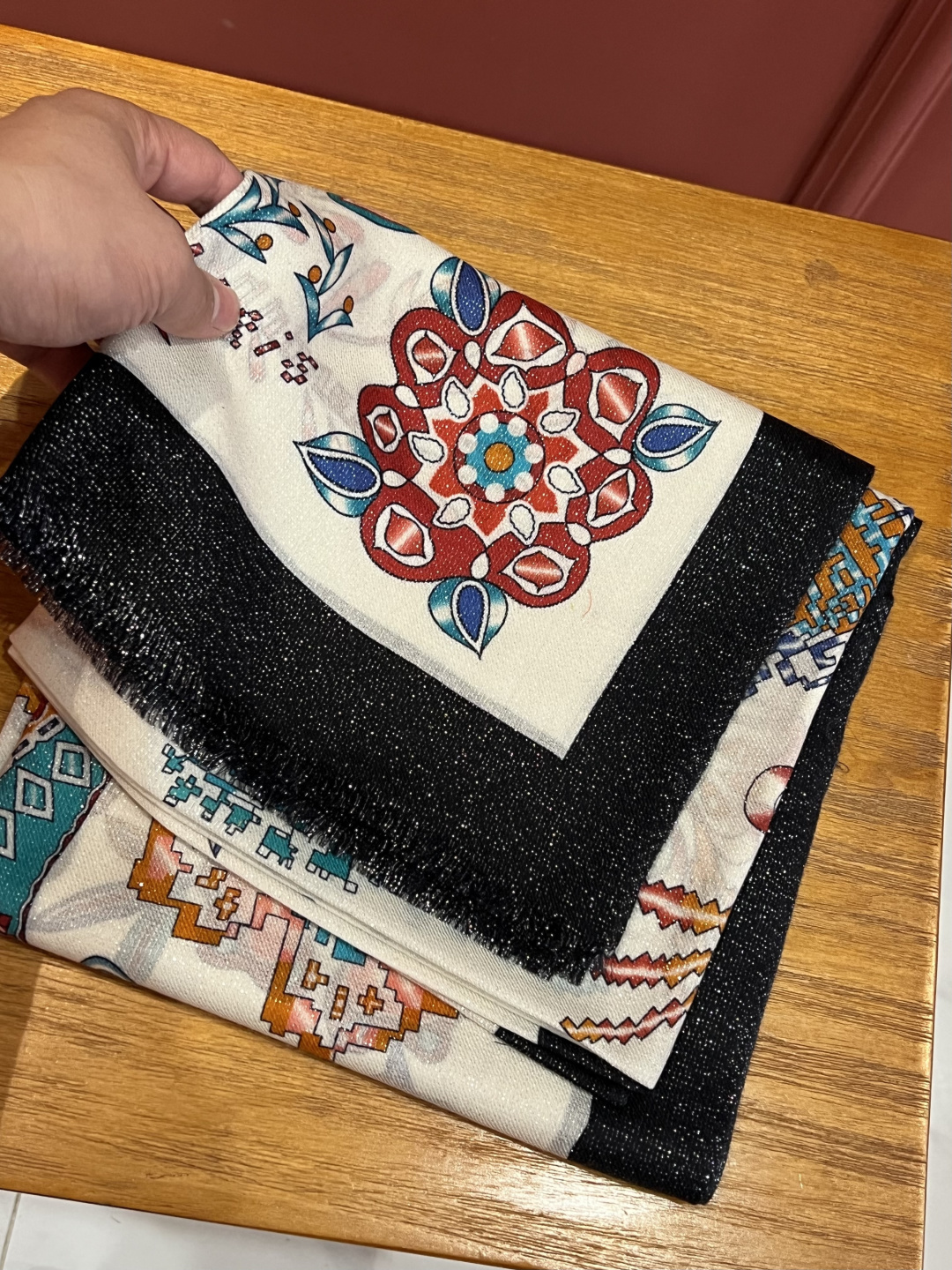 会发光发亮的围巾 爱马仕 专柜同步 买了都说好看羊绒印花‼️推荐💕顶级工艺超值‼️爱马仕专柜爆款🎁🎁羊绒