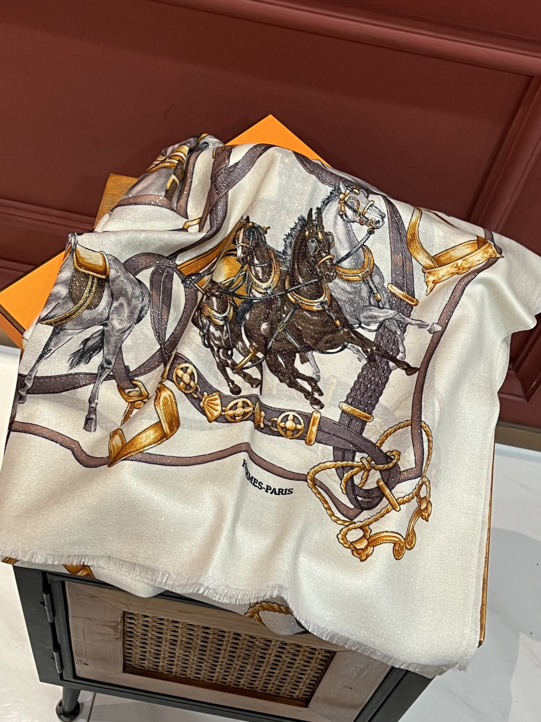 会发光发亮的围巾 新款🆕🏇🏇买了都说好看‼️推荐💕顶级工艺超值‼️爱马仕专柜爆款🎁💟立体呈现图案纹路实物