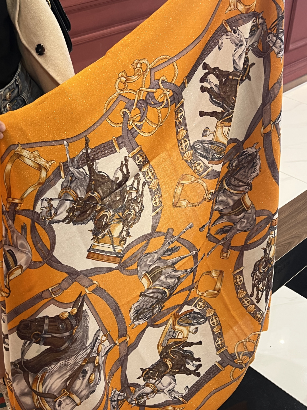 会发光发亮的围巾 新款🆕🏇🏇买了都说好看‼️推荐💕顶级工艺超值‼️爱马仕专柜爆款🎁💟立体呈现图案纹路实物