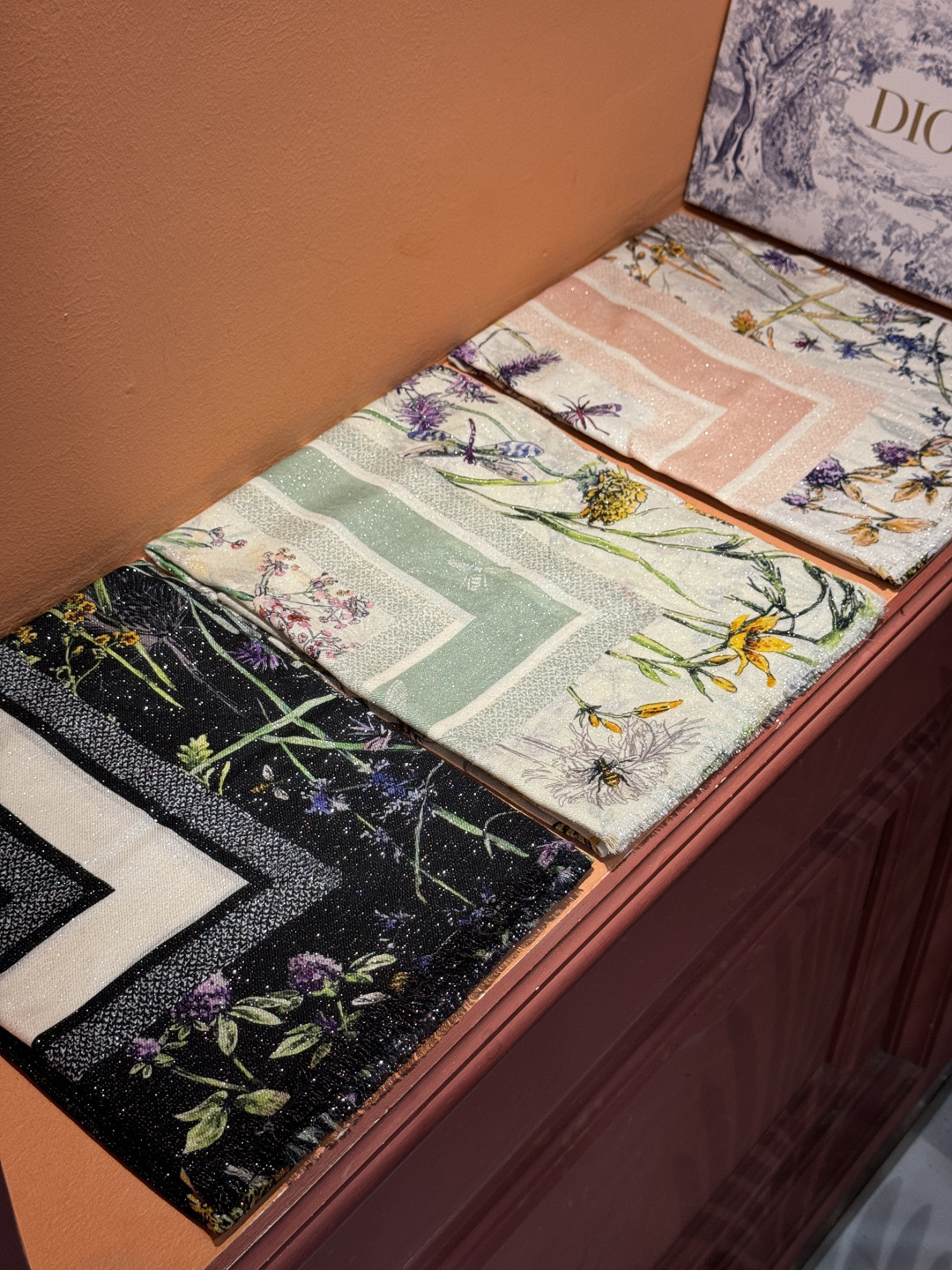 （会发光发亮的围巾）💃🏻💃🏻D家【D太阳女神银丝长巾】‼️抢‼️VIP推荐 ‼️👍下手一定要快【高端 大