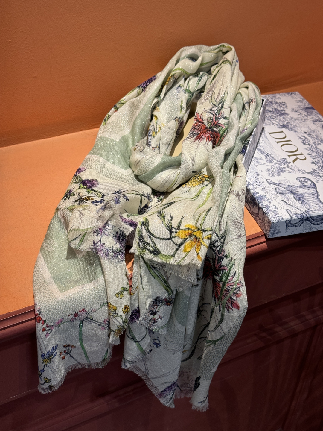 （会发光发亮的围巾）💃🏻💃🏻D家【D太阳女神银丝长巾】‼️抢‼️VIP推荐 ‼️👍下手一定要快【高端 大