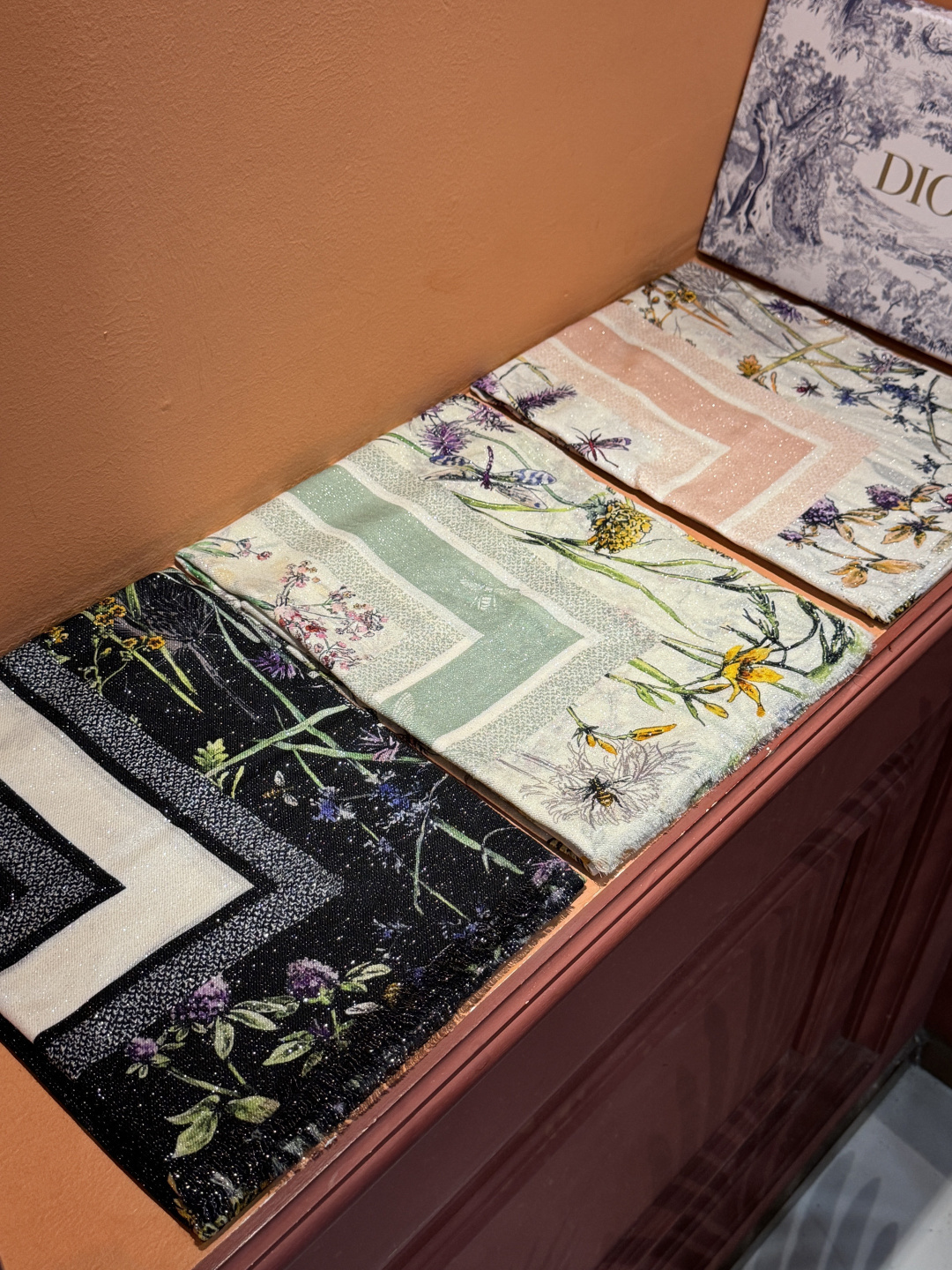 （会发光发亮的围巾）💃🏻💃🏻D家【D太阳女神银丝长巾】‼️抢‼️VIP推荐 ‼️👍下手一定要快【高端 大