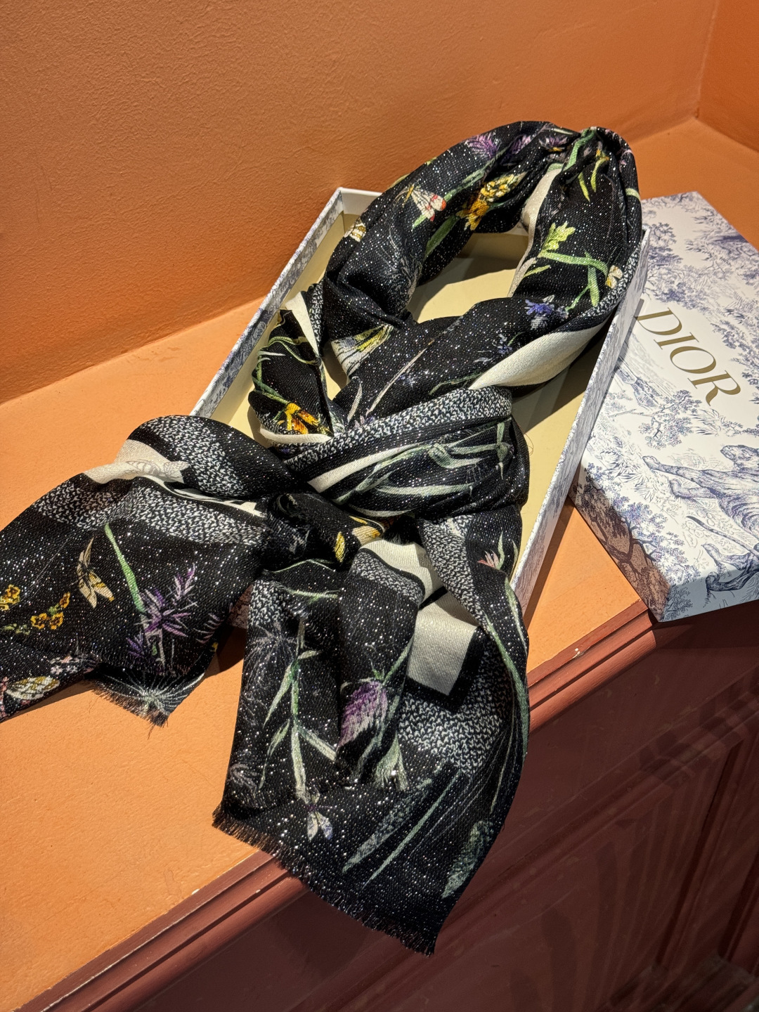 （会发光发亮的围巾）💃🏻💃🏻D家【D太阳女神银丝长巾】‼️抢‼️VIP推荐 ‼️👍下手一定要快【高端 大