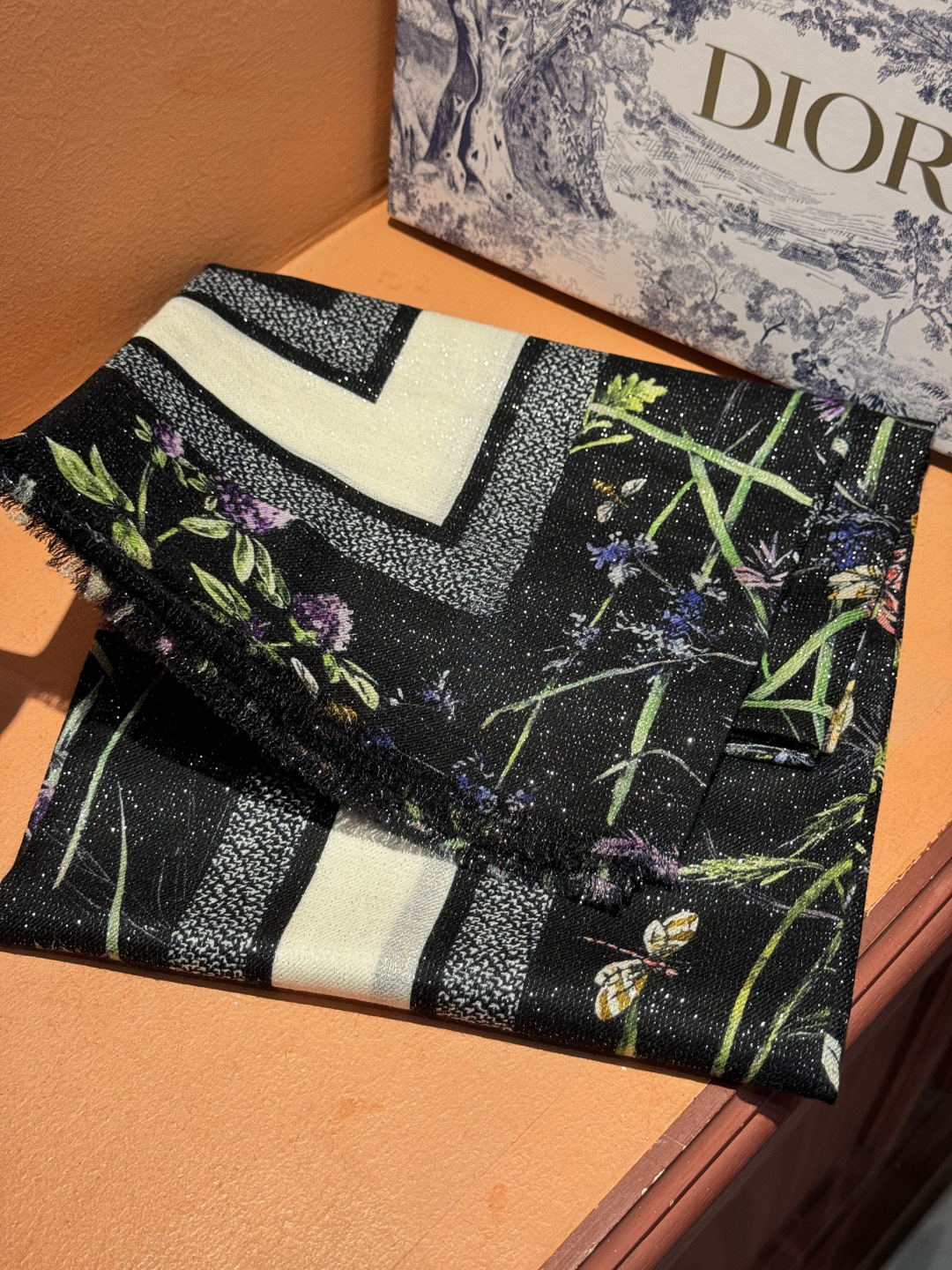 （会发光发亮的围巾）💃🏻💃🏻D家【D太阳女神银丝长巾】‼️抢‼️VIP推荐 ‼️👍下手一定要快【高端 大