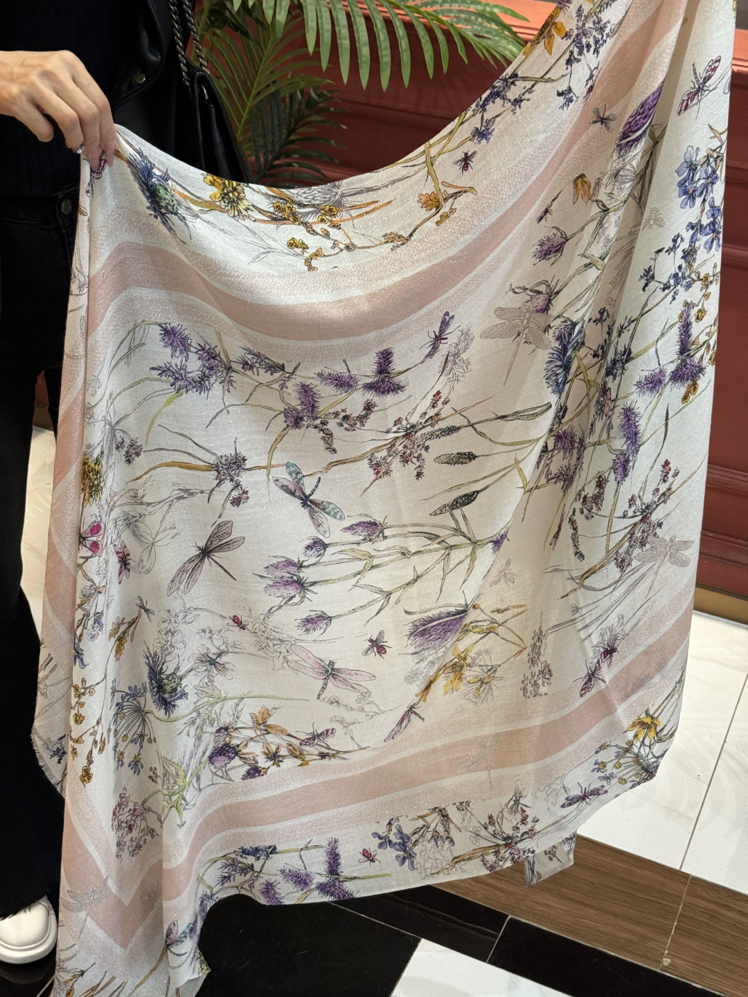 （会发光发亮的围巾）💃🏻💃🏻D家【D太阳女神银丝长巾】‼️抢‼️VIP推荐 ‼️👍下手一定要快【高端 大