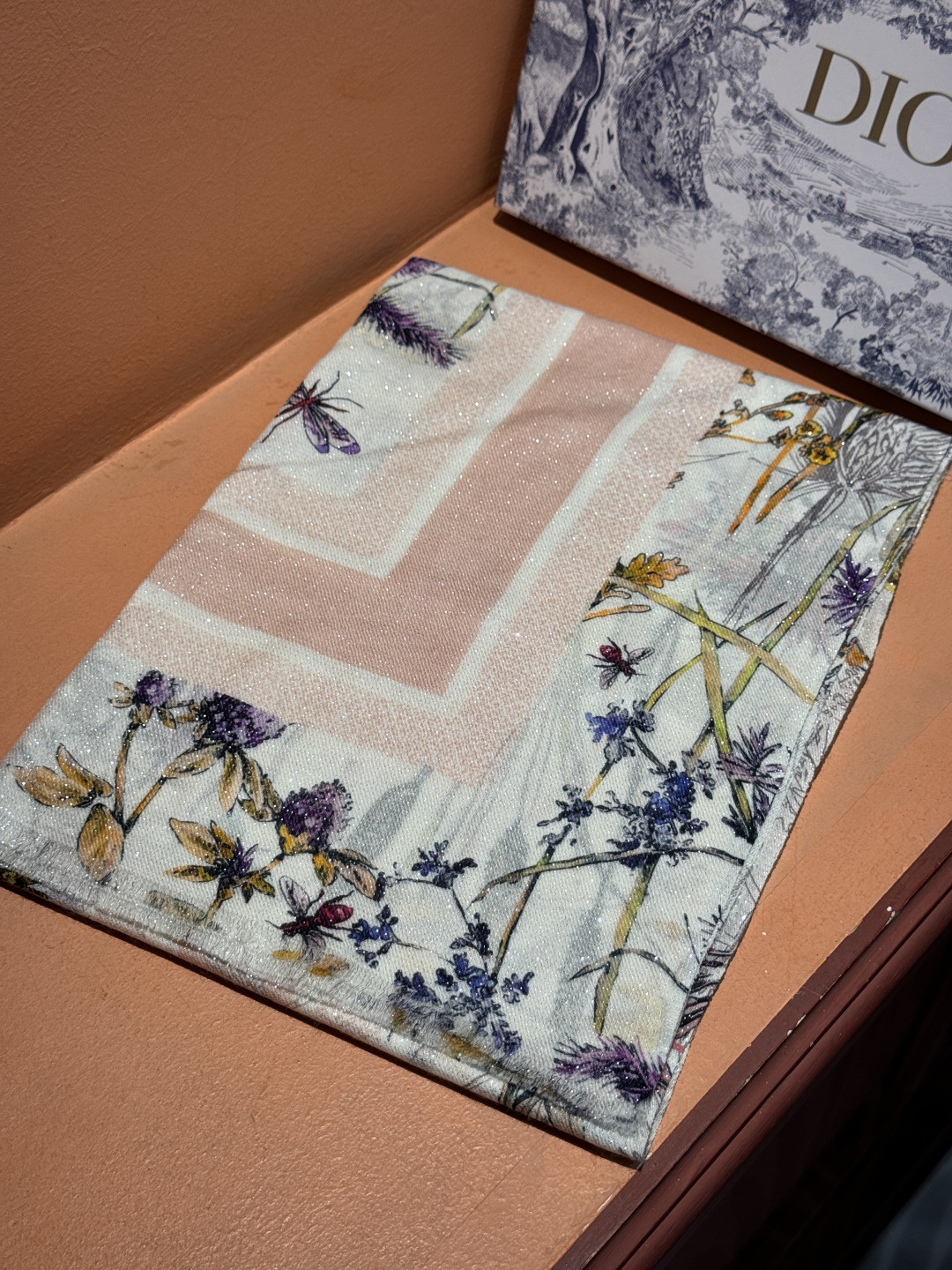 （会发光发亮的围巾）💃🏻💃🏻D家【D太阳女神银丝长巾】‼️抢‼️VIP推荐 ‼️👍下手一定要快【高端 大