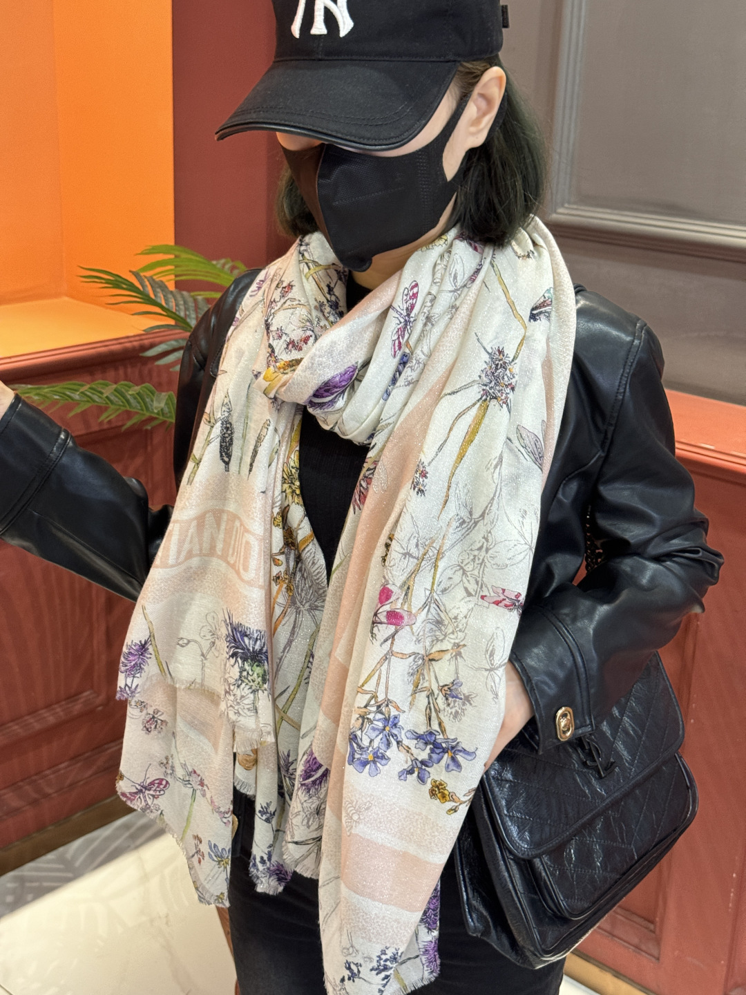 （会发光发亮的围巾）💃🏻💃🏻D家【D太阳女神银丝长巾】‼️抢‼️VIP推荐 ‼️👍下手一定要快【高端 大