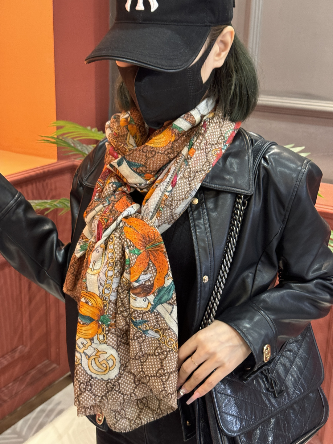 Gucci花卉羊绒围巾~超级抬气色！高级女人味！】羊绒围巾也能这么美！！！Gucci这款双面花卉羊绒围巾