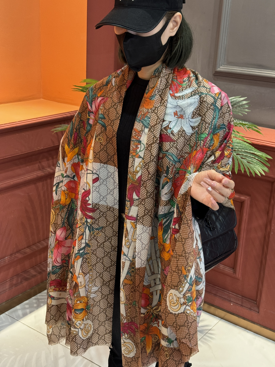 Gucci花卉羊绒围巾~超级抬气色！高级女人味！】羊绒围巾也能这么美！！！Gucci这款双面花卉羊绒围巾
