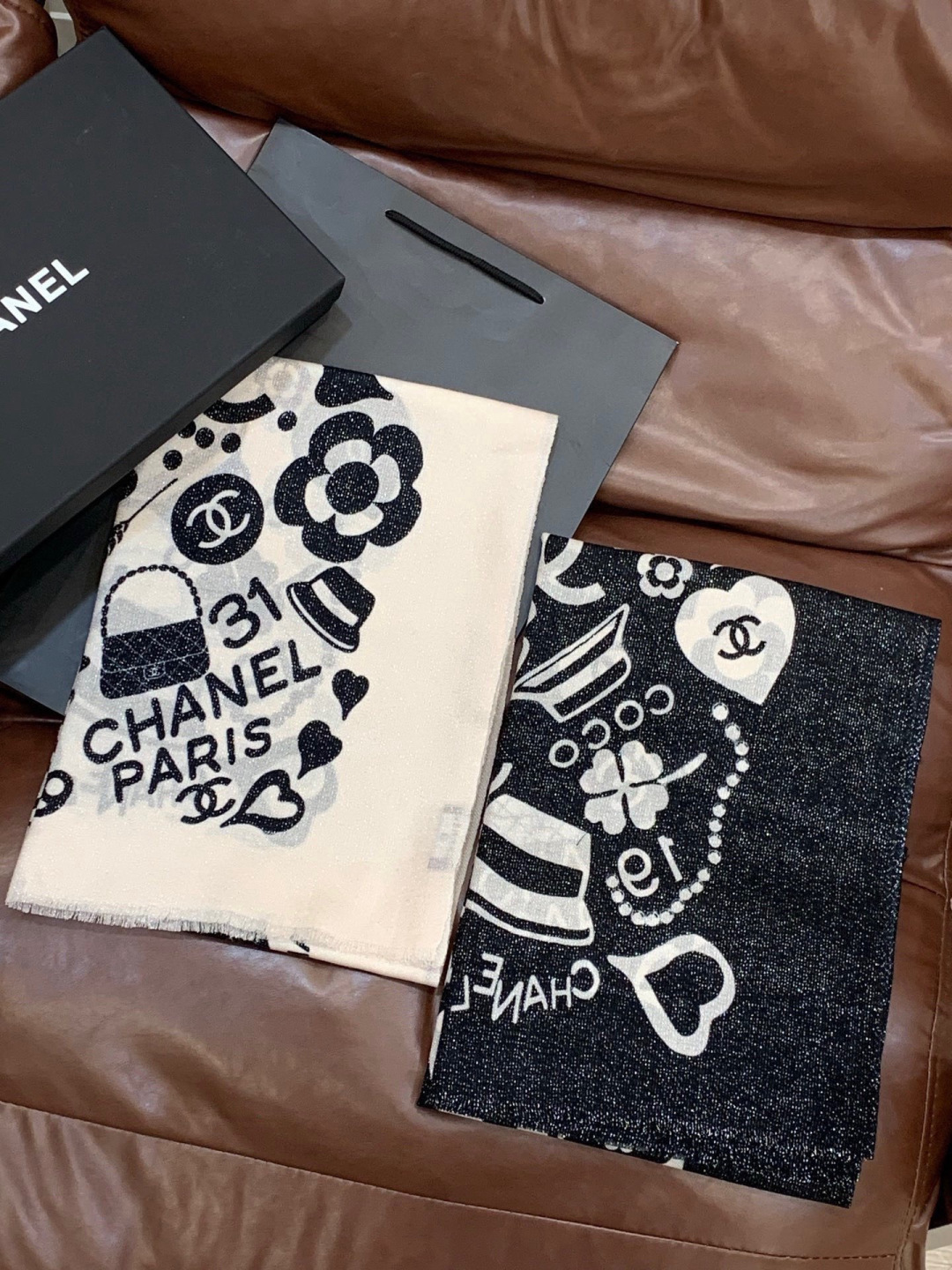 上新🌟 会发光发亮的围巾 💄💋新款客供银线💖羊绒面料长巾 😘美翻了[流泪]【小香银线图标】，御用殿堂级极