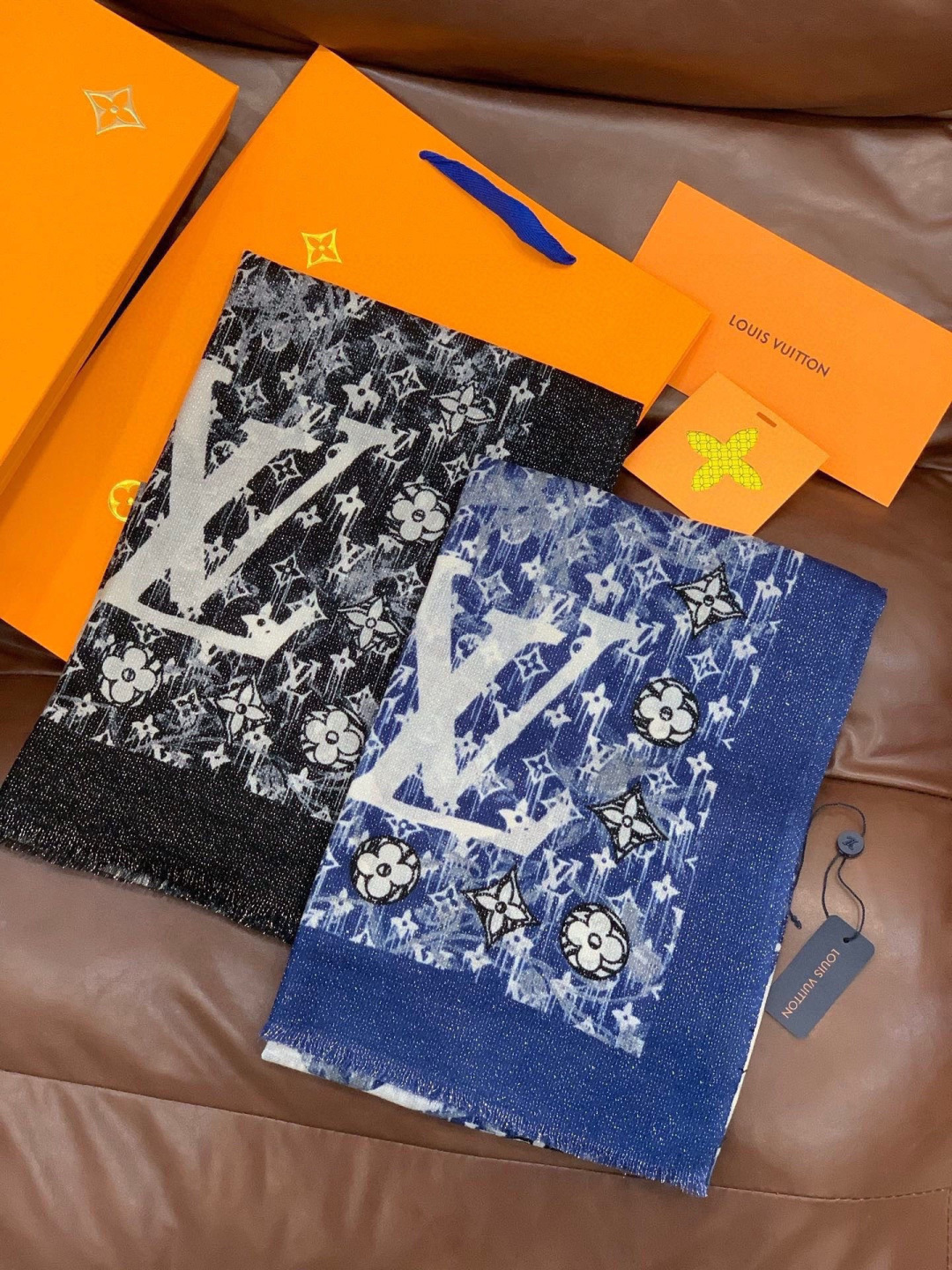 会发光发亮的围巾银丝羊绒长巾✨专柜同步‼️真心赞‼️驴家【L字母与花纹长巾】路易威登经典 Monogra