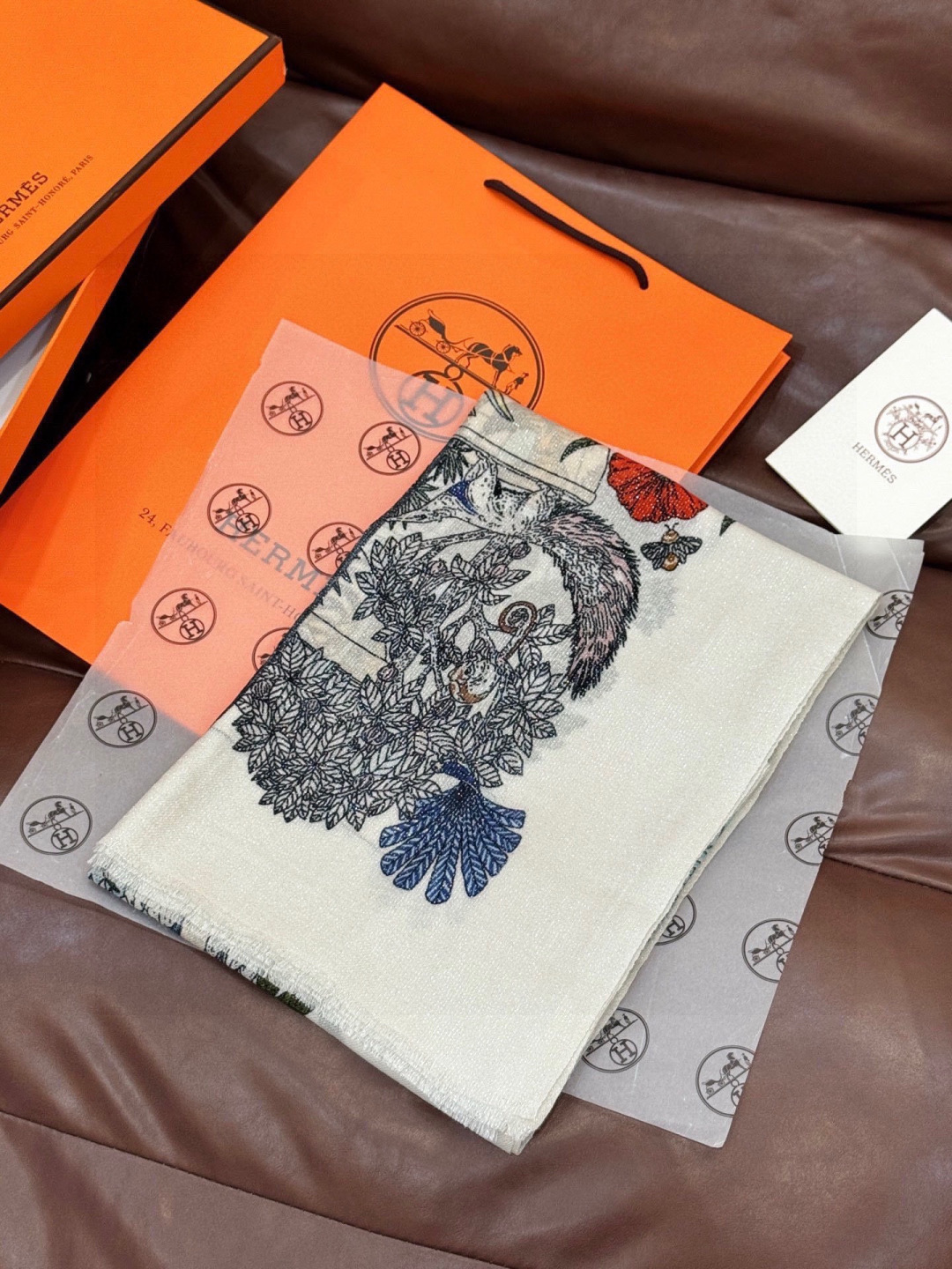 会发光发亮的围巾 羊绒新款🆕👏买了都说好看‼️推荐💕爱马仕双面同色羊绒方巾，【奇珍乐园】顶级工艺超值‼️