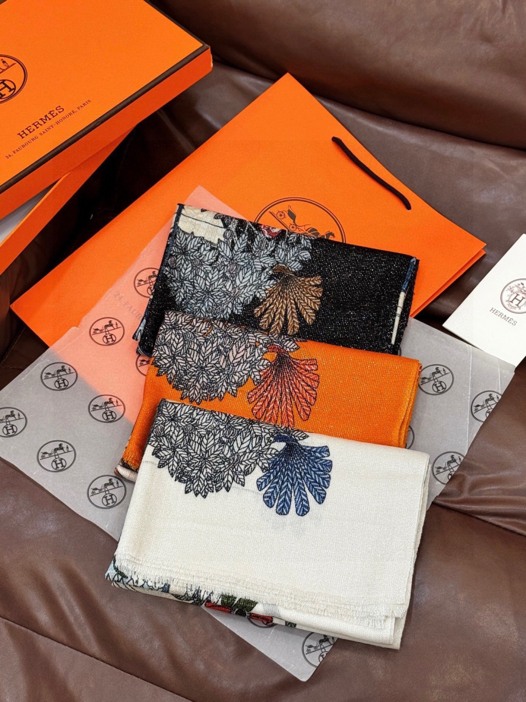 会发光发亮的围巾 羊绒新款🆕👏买了都说好看‼️推荐💕爱马仕双面同色羊绒方巾，【奇珍乐园】顶级工艺超值‼️