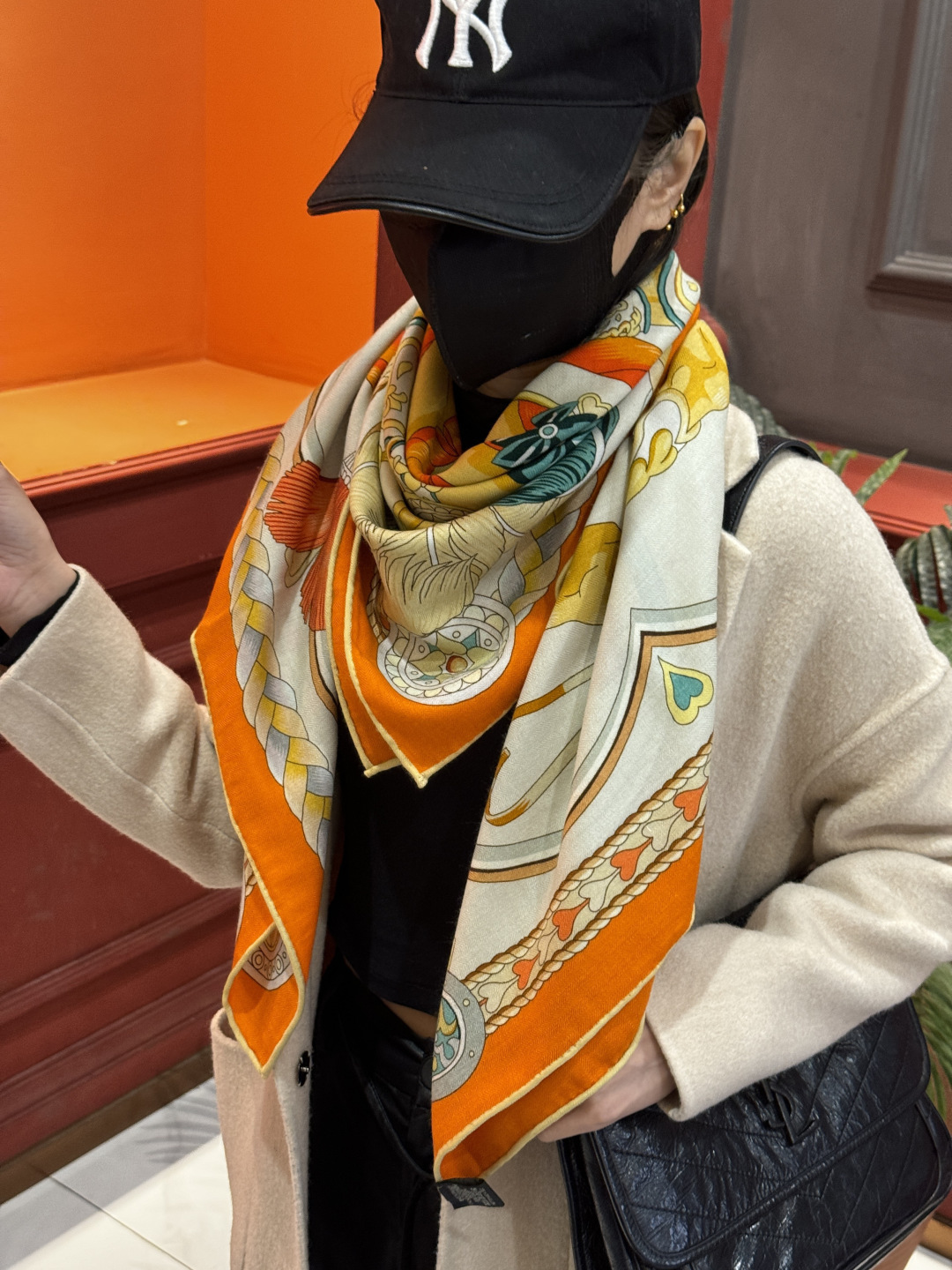 【双面同色】原单爱马仕140cm丝绒方巾💕 甜蜜的鞍具，装饰家芳登和佩西耶设计的一款餐盘增添骑士般的浪漫