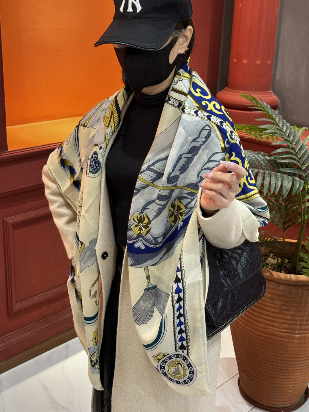 【双面同色】原单爱马仕140cm丝绒方巾💕 甜蜜的鞍具，装饰家芳登和佩西耶设计的一款餐盘增添骑士般的浪漫