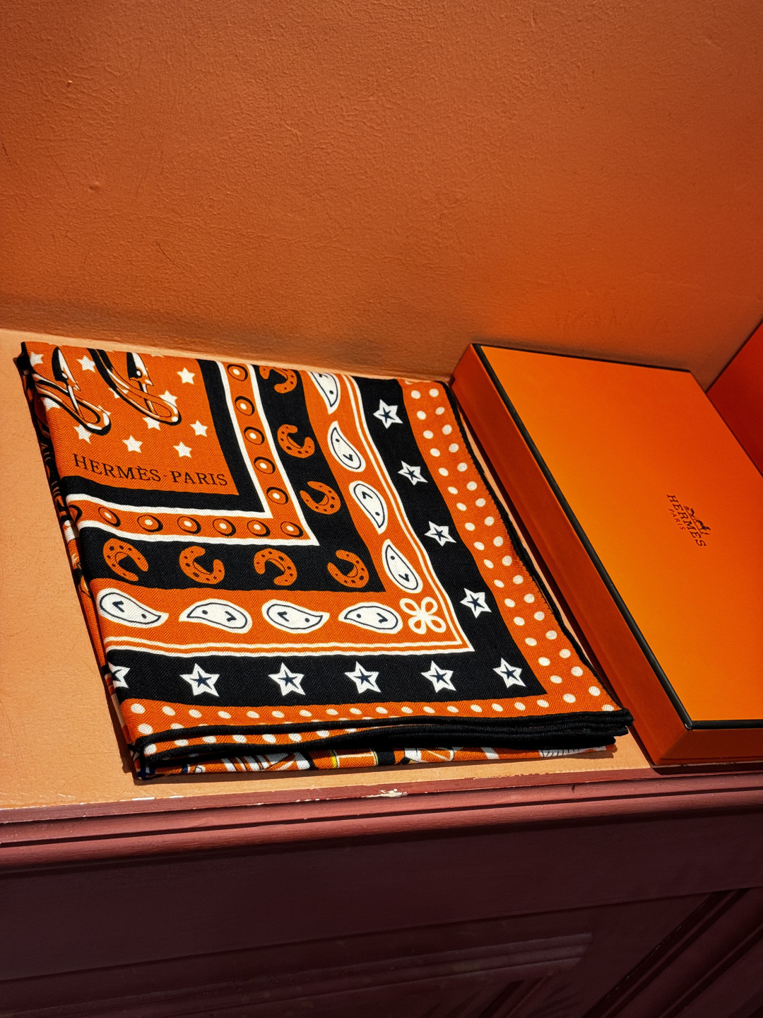 💟羊绒新款🆕👏👏买了都说好看‼️推荐💕爱马仕双面同色羊绒方巾【朋克骏马双面同色140】，顶级工艺超值‼️