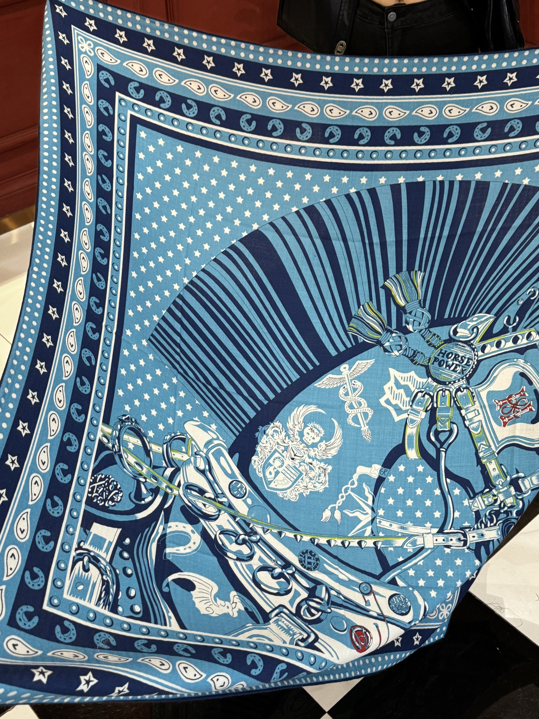 💟羊绒新款🆕👏👏买了都说好看‼️推荐💕爱马仕双面同色羊绒方巾【朋克骏马双面同色140】，顶级工艺超值‼️