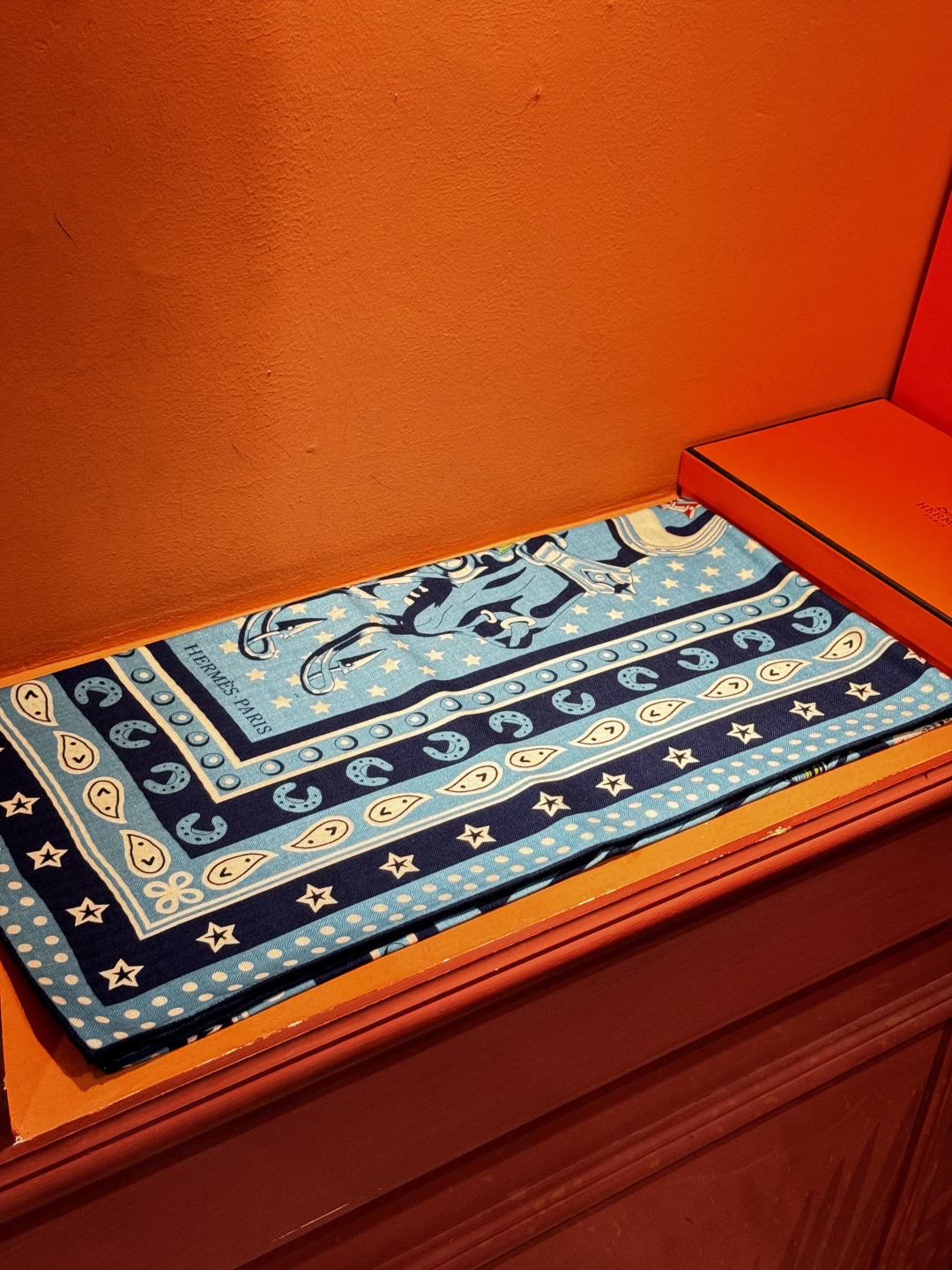 💟羊绒新款🆕👏👏买了都说好看‼️推荐💕爱马仕双面同色羊绒方巾【朋克骏马双面同色140】，顶级工艺超值‼️