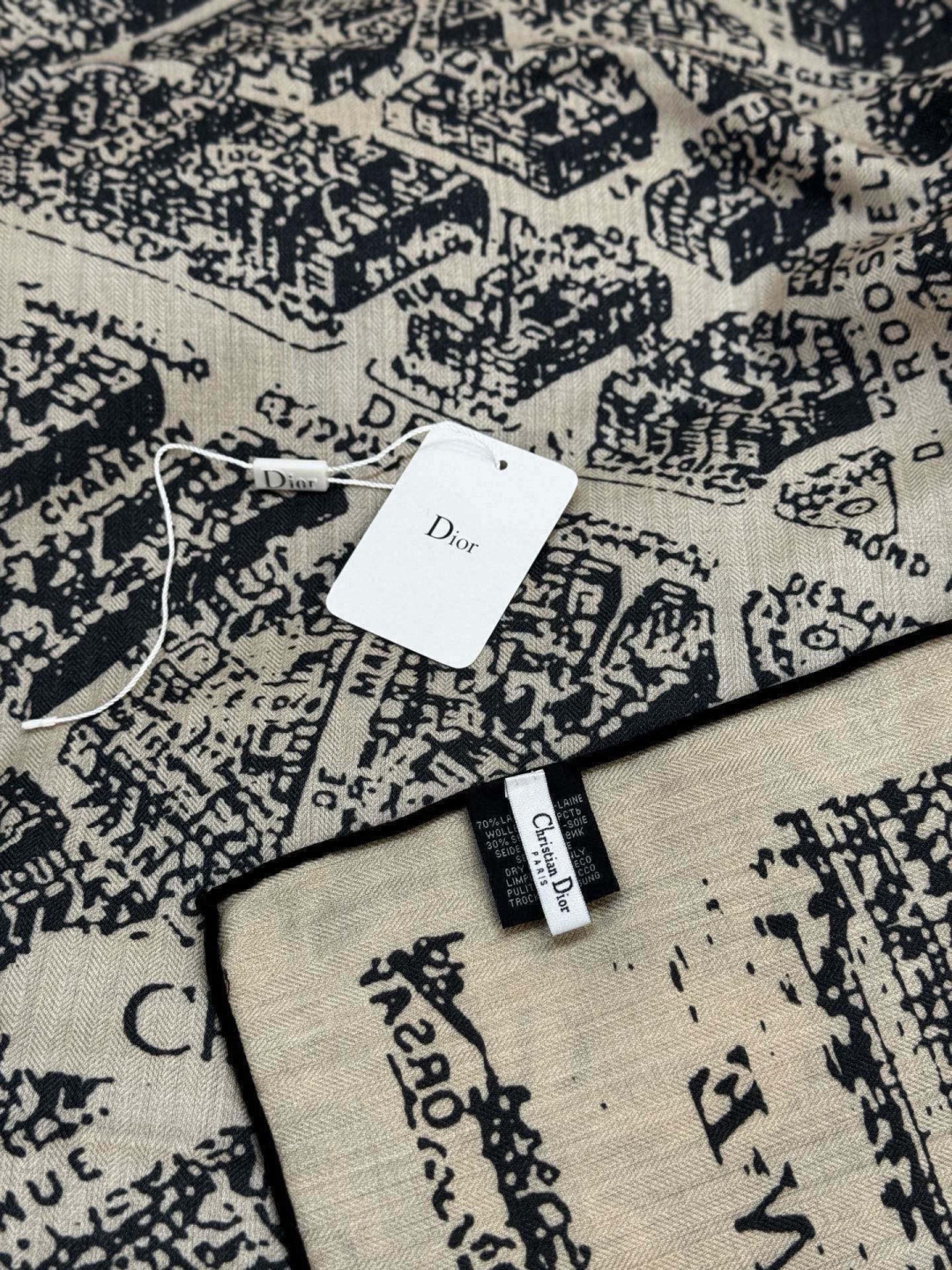 Dior ❤【️巴黎地图】140*140双面同色丝绒方巾🉐️LAN DE 价🉐️ARIS 巴黎地图这款方