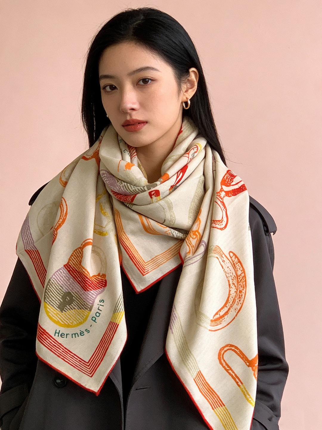 爱马仕(Hermes)【💗】 | “马具故事的诗意回顾”140披肩 【上新❤️】 永远秉承高品质手工卷边