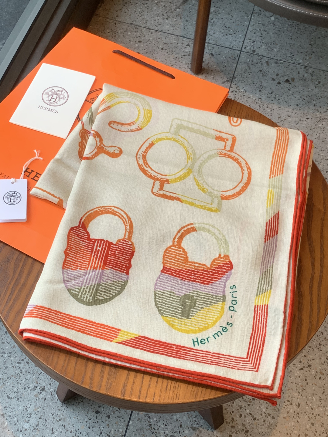 爱马仕(Hermes)【💗】 | “马具故事的诗意回顾”140披肩 【上新❤️】 永远秉承高品质手工卷边