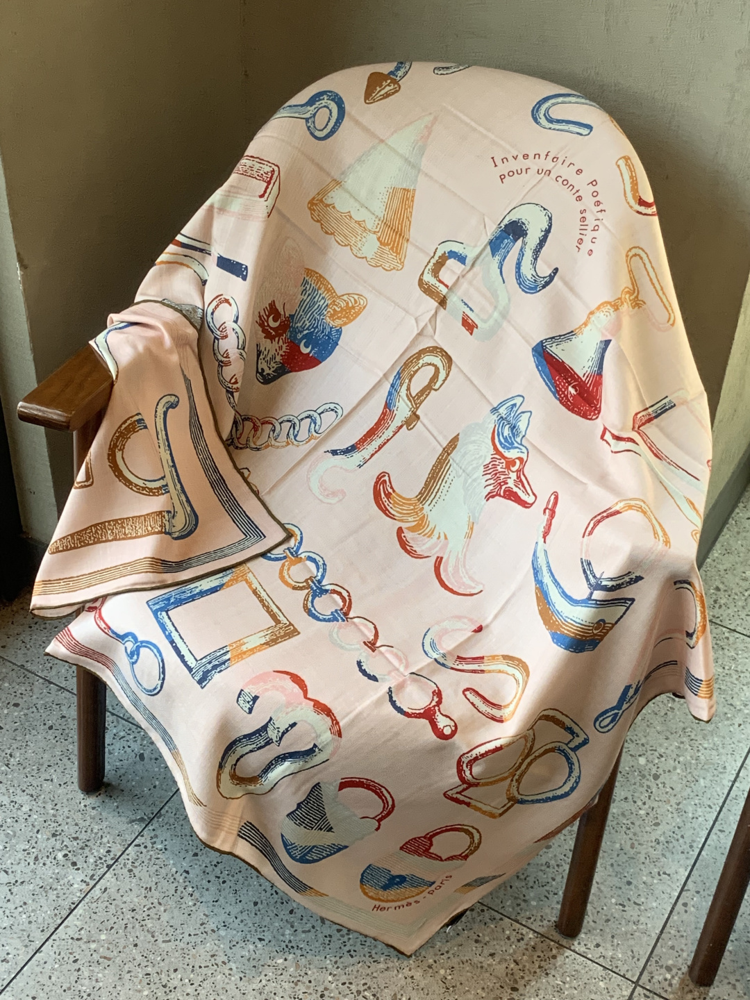 爱马仕(Hermes)【💗】 | “马具故事的诗意回顾”140披肩 【上新❤️】 永远秉承高品质手工卷边