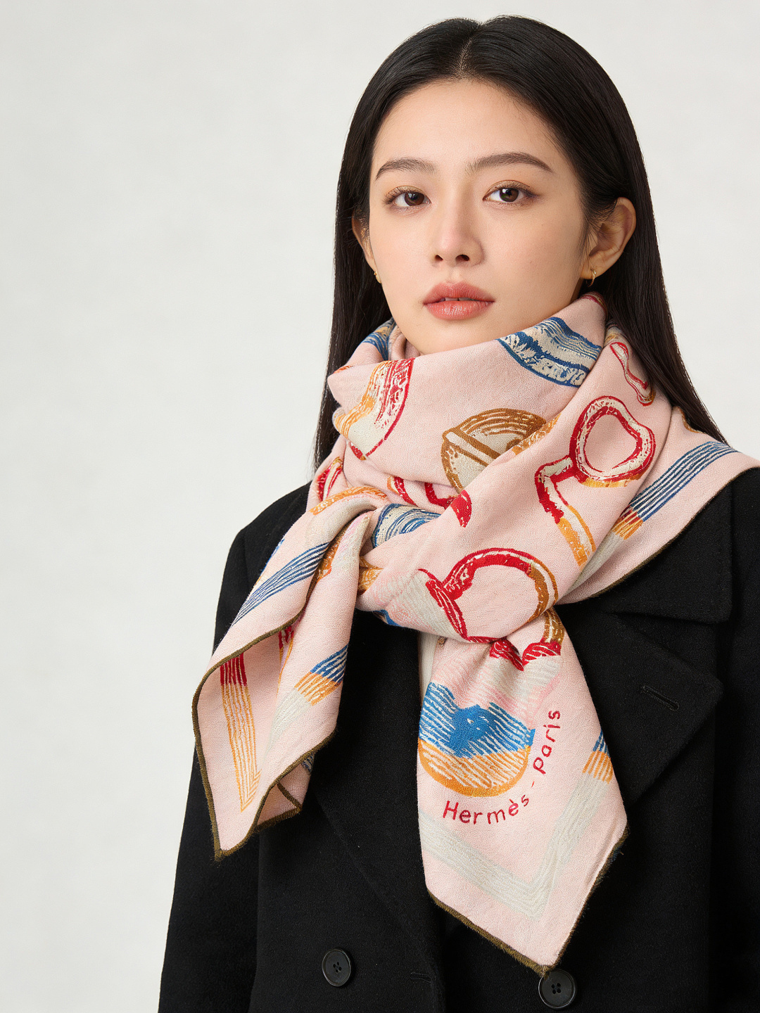 爱马仕(Hermes)【💗】 | “马具故事的诗意回顾”140披肩 【上新❤️】 永远秉承高品质手工卷边