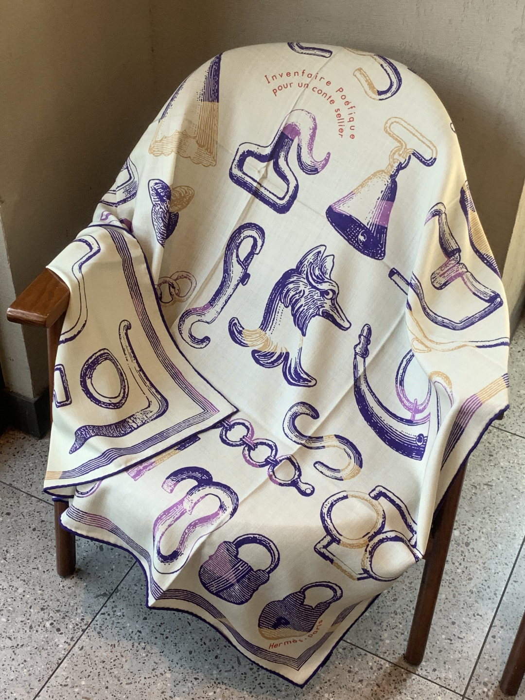 爱马仕(Hermes)【💗】 | “马具故事的诗意回顾”140披肩 【上新❤️】 永远秉承高品质手工卷边