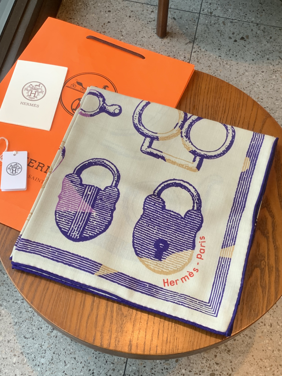 爱马仕(Hermes)【💗】 | “马具故事的诗意回顾”140披肩 【上新❤️】 永远秉承高品质手工卷边