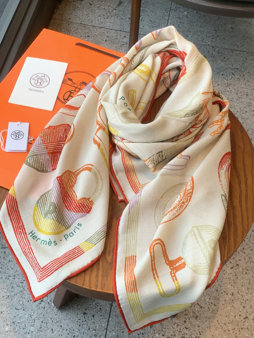 爱马仕(Hermes)【💗】 | “马具故事的诗意回顾”140披肩 【上新❤️】 永远秉承高品质手工卷边