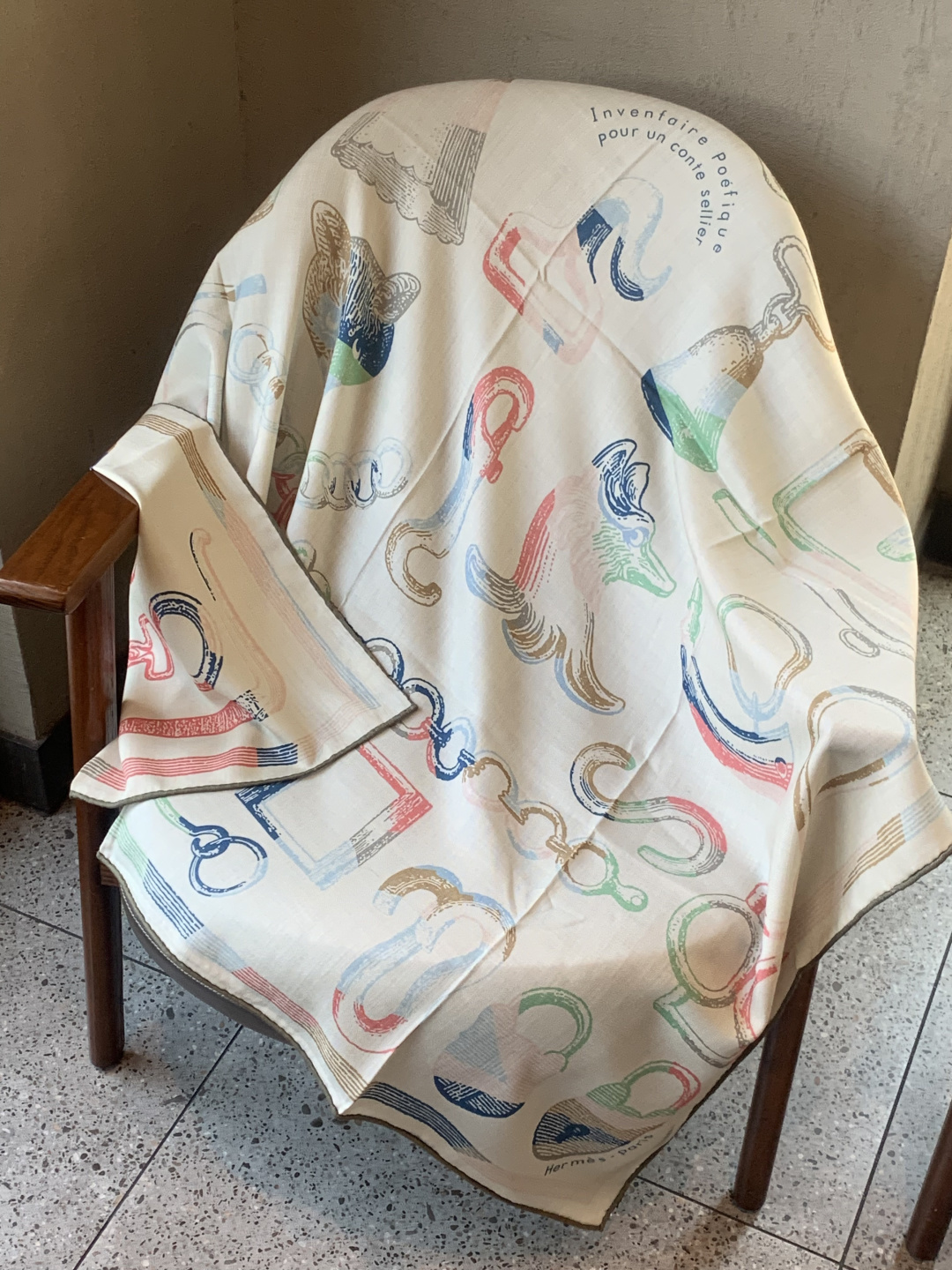 爱马仕(Hermes)【💗】 | “马具故事的诗意回顾”140披肩 【上新❤️】 永远秉承高品质手工卷边