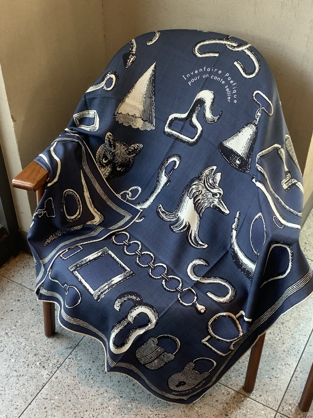 爱马仕(Hermes)【💗】 | “马具故事的诗意回顾”140披肩 【上新❤️】 永远秉承高品质手工卷边