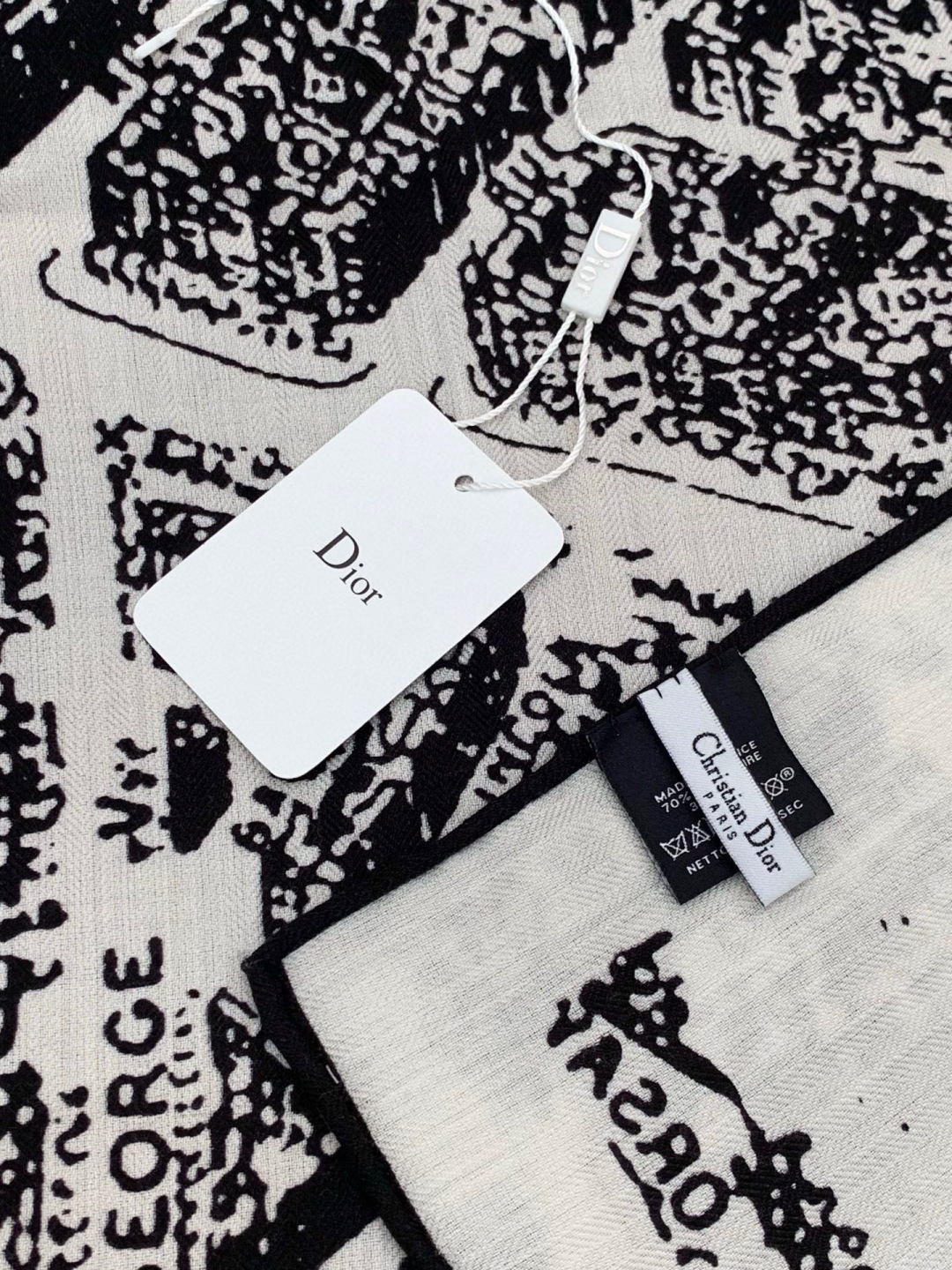 Dior ❤【️巴黎地图】140*140双面同色丝绒方巾🉐️LAN DE 价🉐️ARIS 巴黎地图这款方