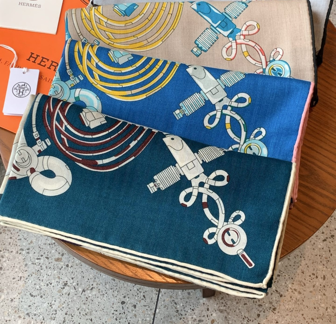 羊绒新款🆕👏👏买了都说好看‼️推荐💕爱马仕双面同色羊绒方巾【双面同色140】，顶级工艺超值‼️爱马仕专柜