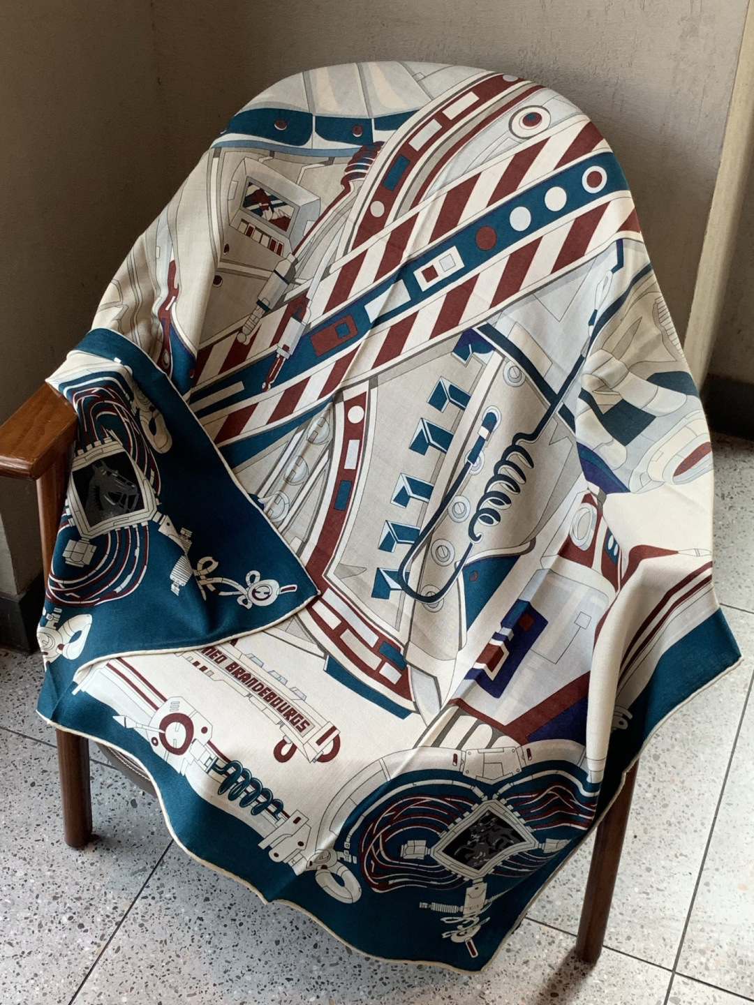 羊绒新款🆕👏👏买了都说好看‼️推荐💕爱马仕双面同色羊绒方巾【双面同色140】，顶级工艺超值‼️爱马仕专柜