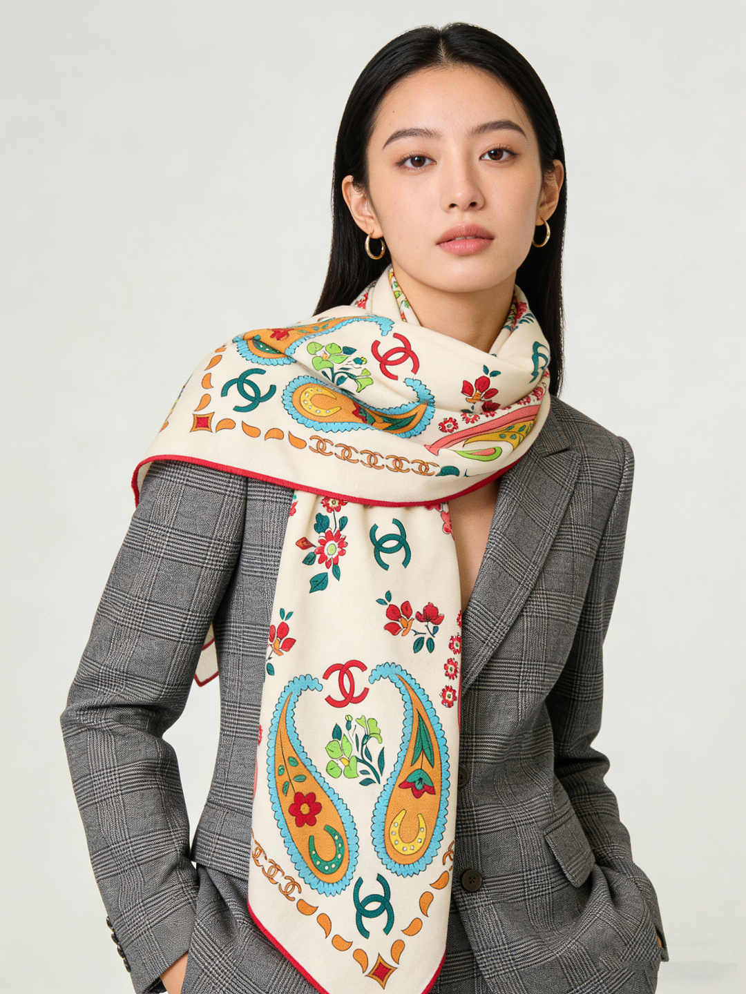 高级成衣系列～Chanel 【140双面同色丝绒披肩】此系列谱写一曲自由轻灵的赞歌本系列作品创新演绎品牌