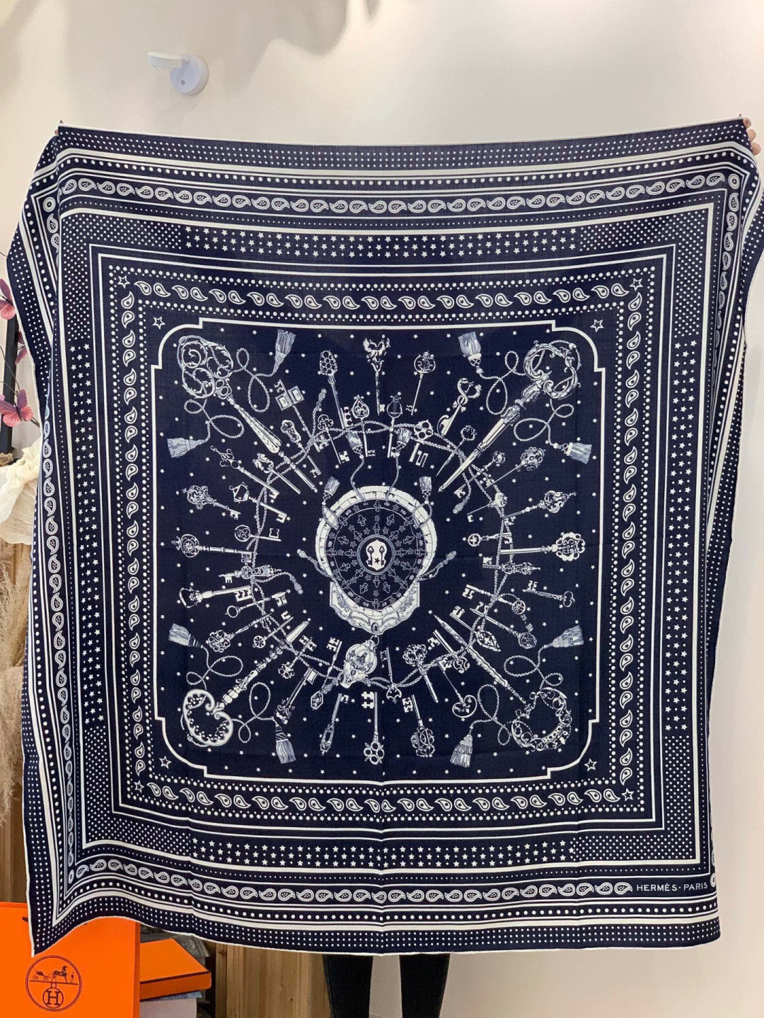 羊绒新款🆕👏👏买了都说好看‼️推荐💕爱马仕双面同色羊绒方巾【双面同色140】，顶级工艺超值‼️爱马仕专柜