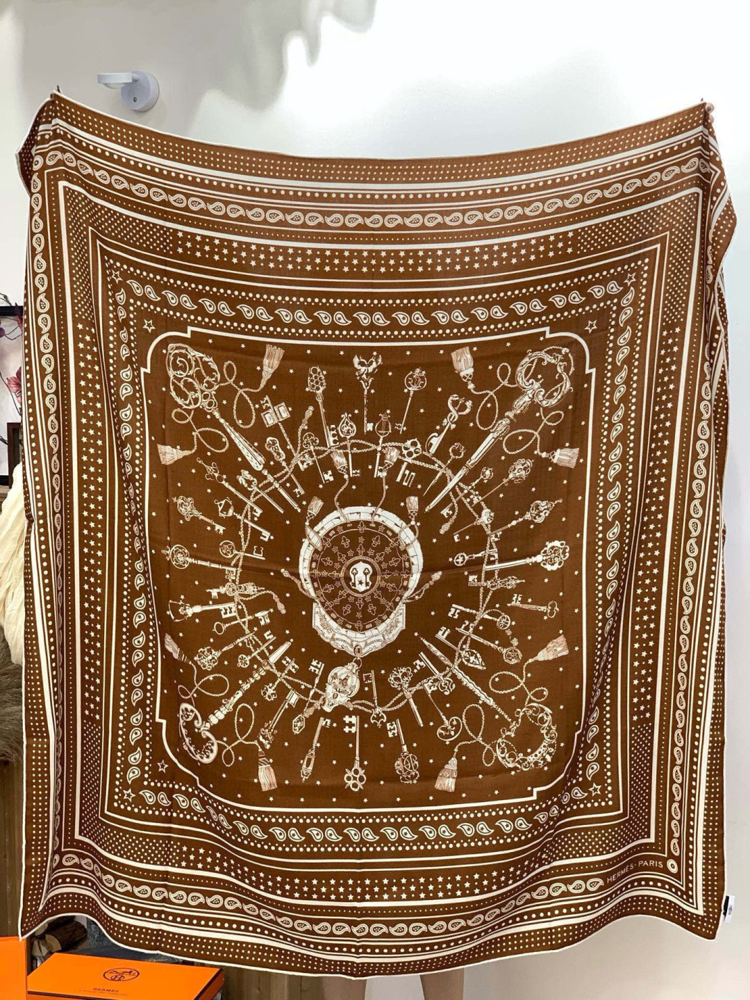 羊绒新款🆕👏👏买了都说好看‼️推荐💕爱马仕双面同色羊绒方巾【双面同色140】，顶级工艺超值‼️爱马仕专柜